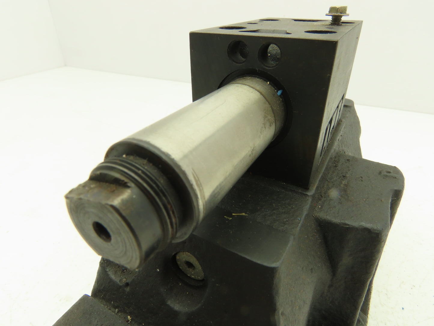 Vickers DG5S-8-6CTM-FTWL-B5-30 Directional Control Solenoid Valve  *No Coils*