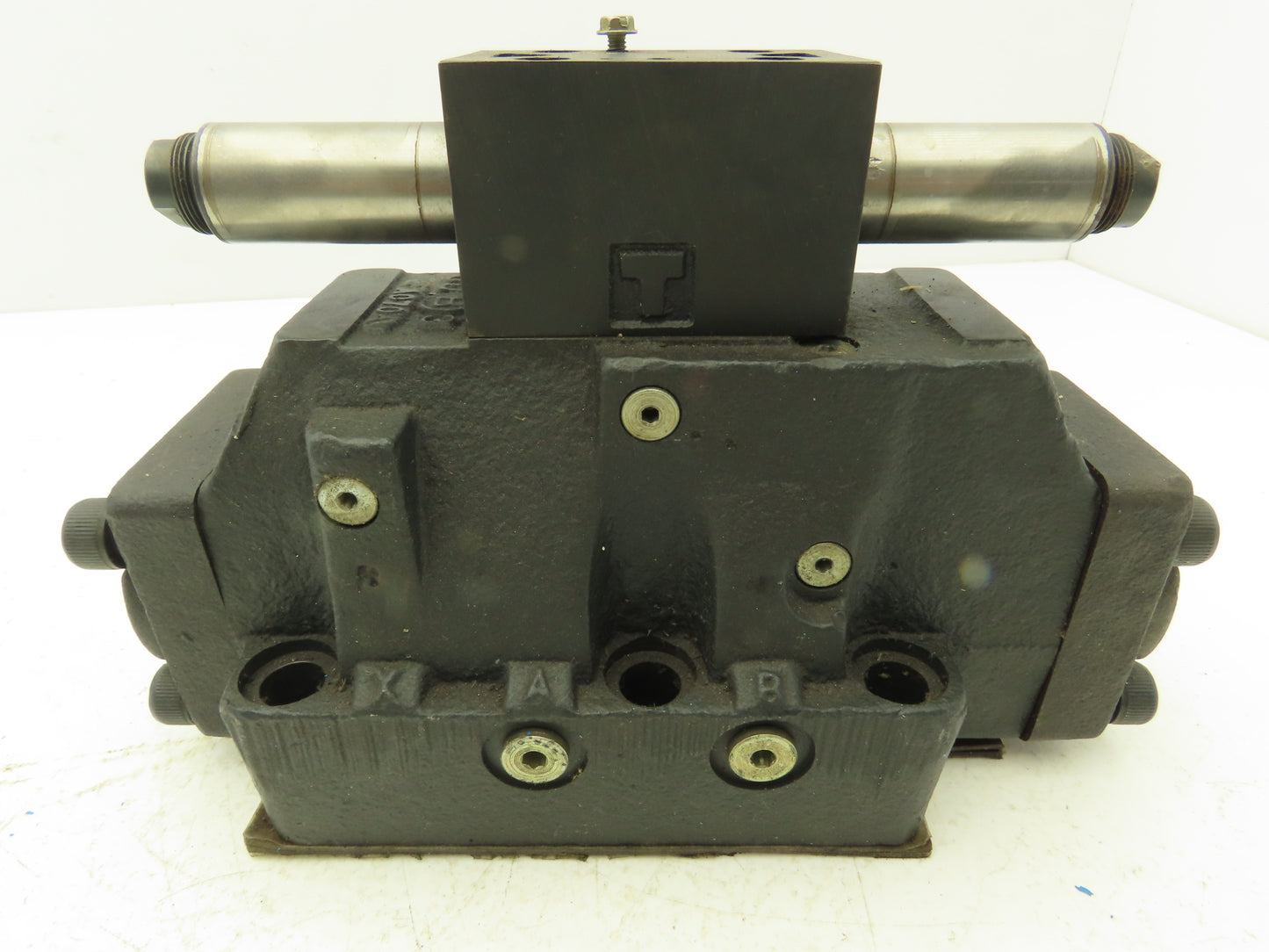 Vickers DG5S-8-6CTM-FTWL-B5-30 Directional Control Solenoid Valve  *No Coils*
