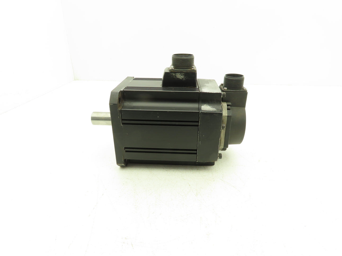 Mitsubishi HC-SFS152B AC Servo Motor 1.5kw 122V 3PH 2000rpm W/Encoder OSA18-130