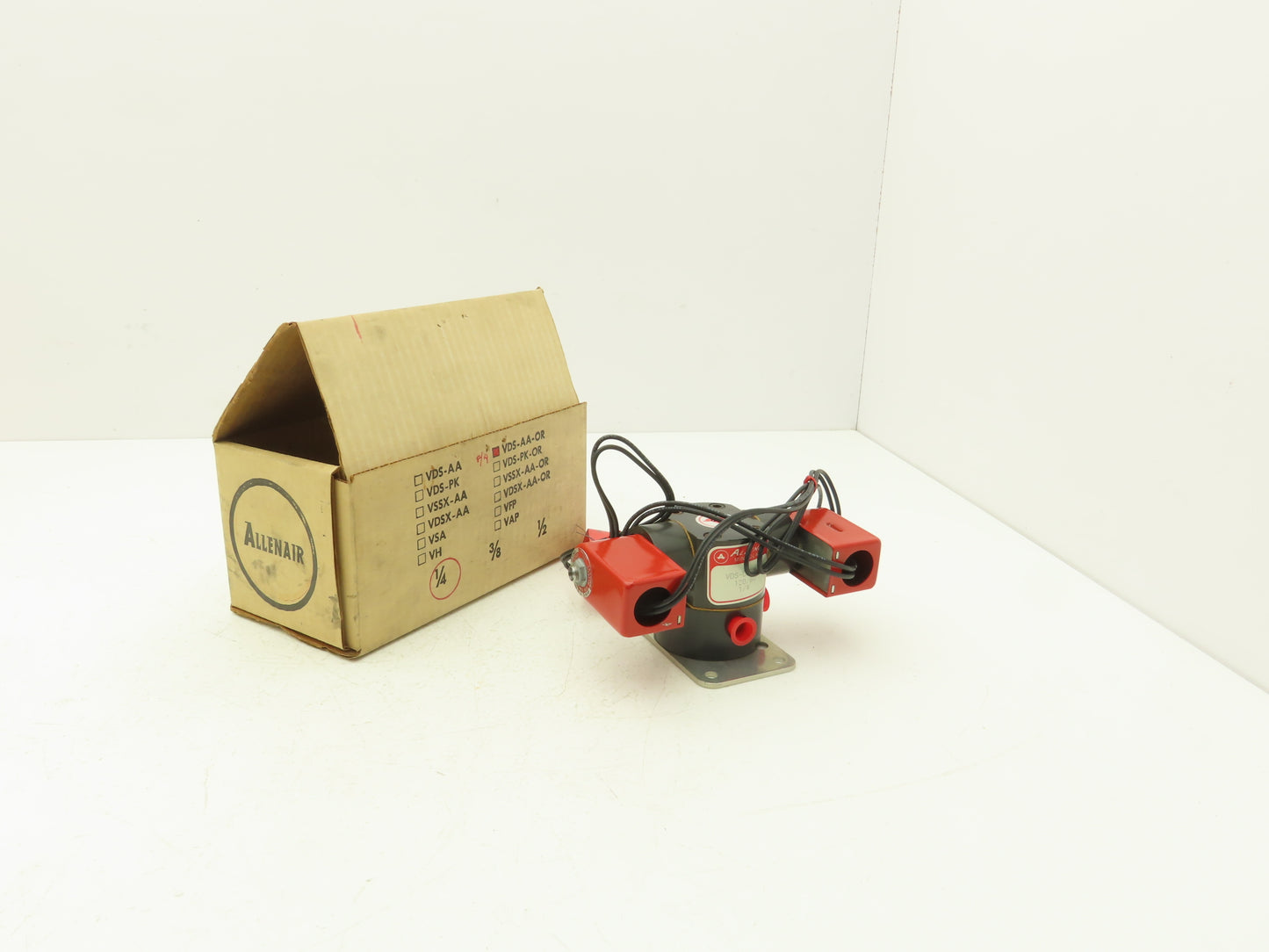 Allenair VDS-OR-AA Pneumatic Solenoid Valve 1/4"NPT 120V