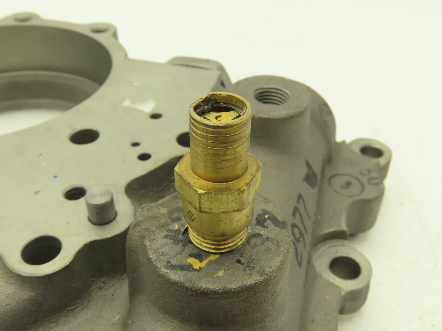 19207-ASSY-12321881 Directional Control Linear Valve Water Pump Military Surplus