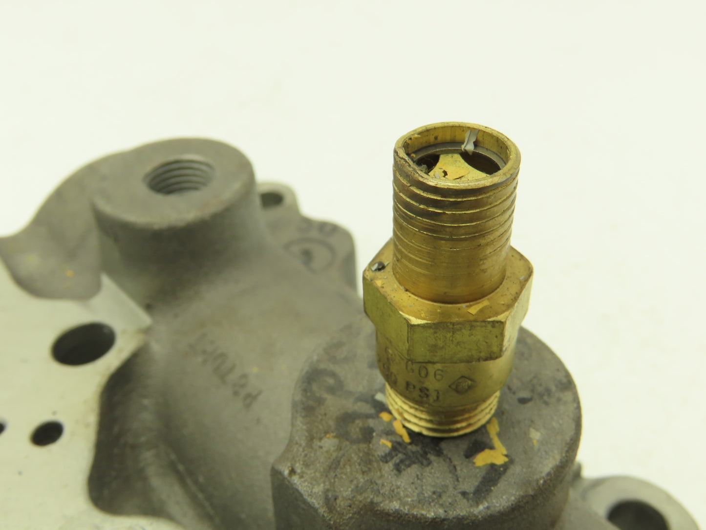 19207-ASSY-12321881 Directional Control Linear Valve Water Pump Military Surplus