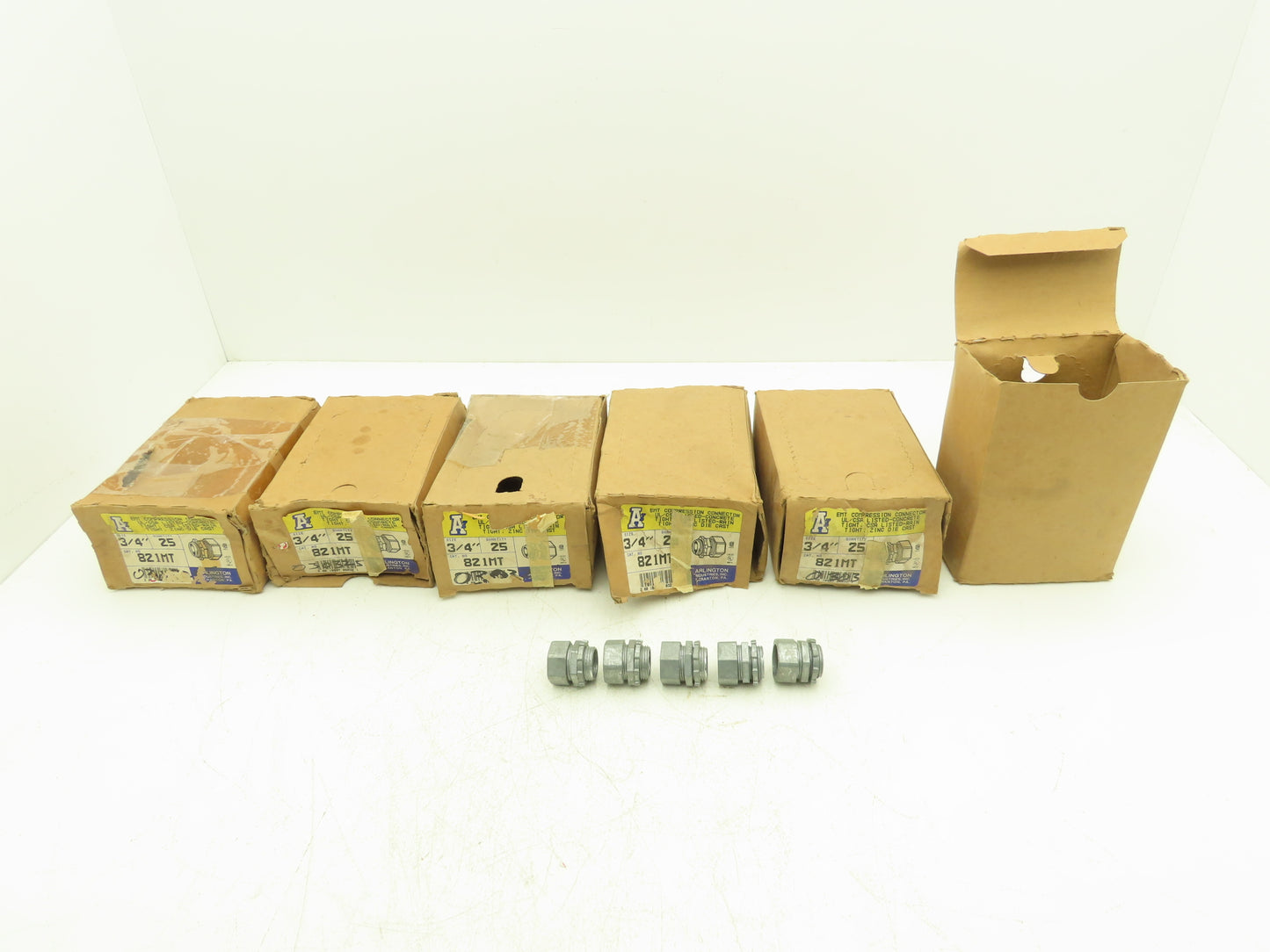 Arlington Industries 821 EMT Compression Connector 3/4" 25/Box Lot of 150