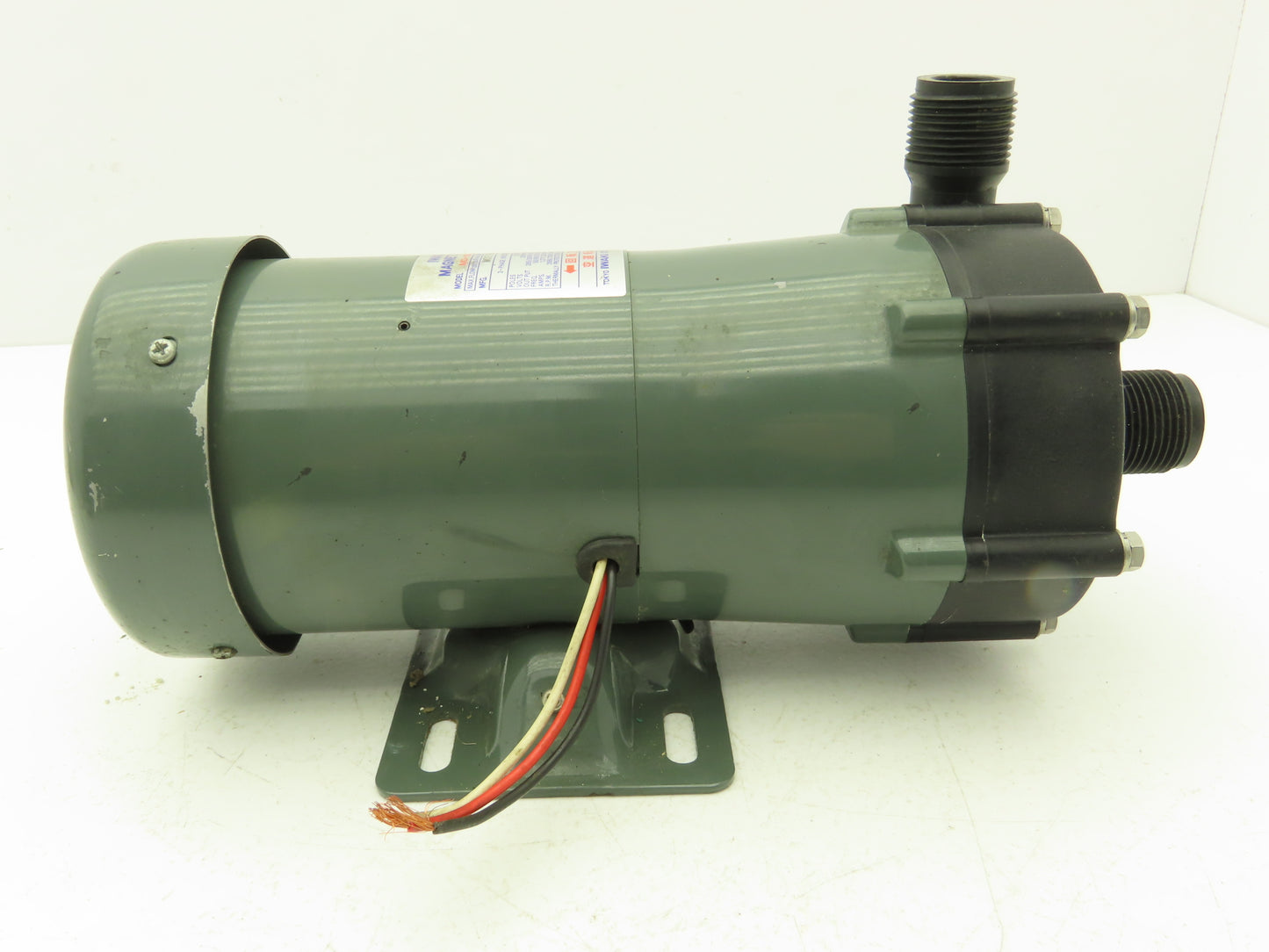 Iwaki MD-100RM Magnetic Drive Water Pump 1" Poly Plastic 220V 3PH 135 L/min
