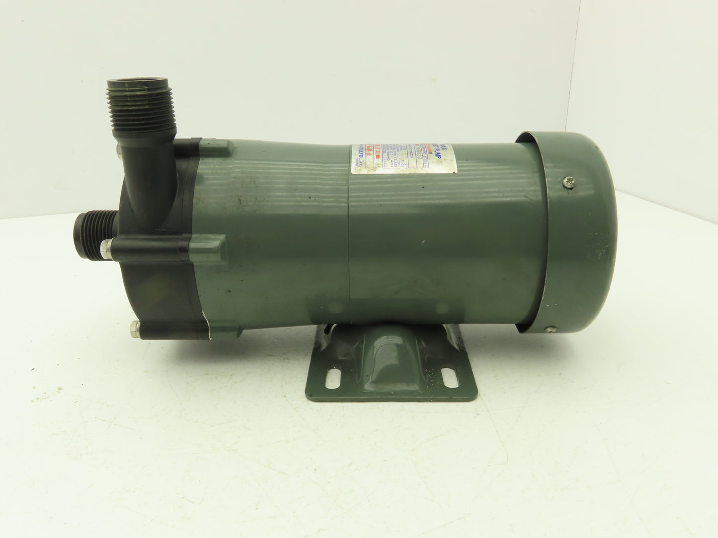 Iwaki MD-100RM Magnetic Drive Water Pump 1" Poly Plastic 220V 3PH 135 L/min