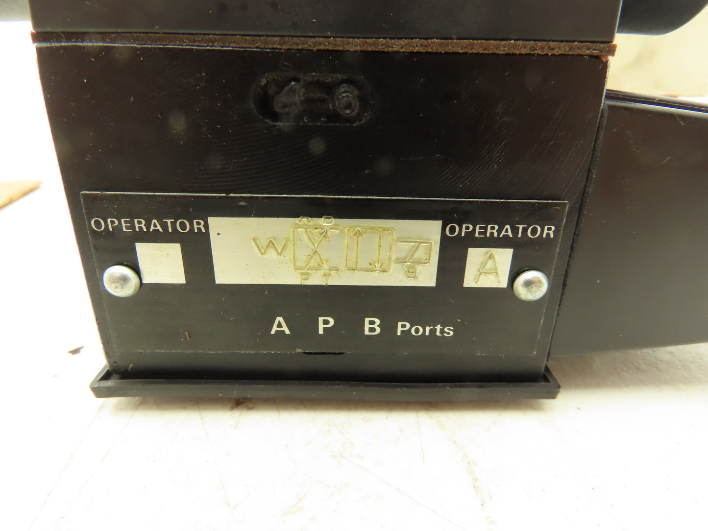 Parker D1VW20H570YF Hydraulic Directional Solenoid Pilot Valve 2-Pos D03 120V