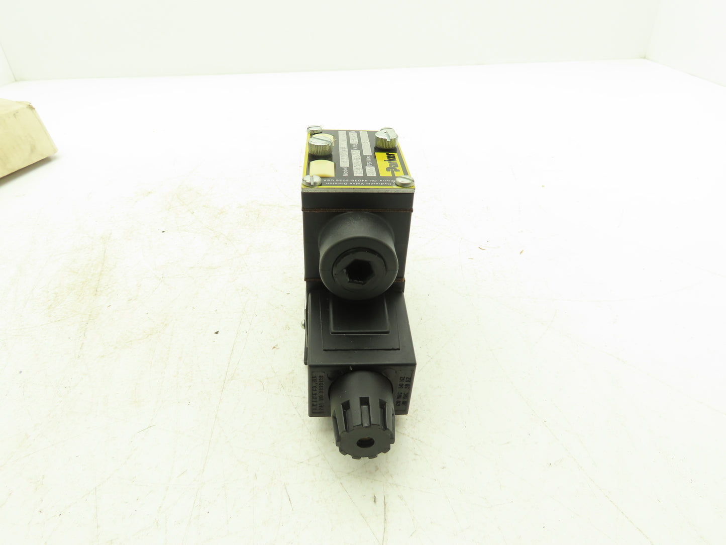 Parker D1VW20H570YF Hydraulic Directional Solenoid Pilot Valve 2-Pos D03 120V
