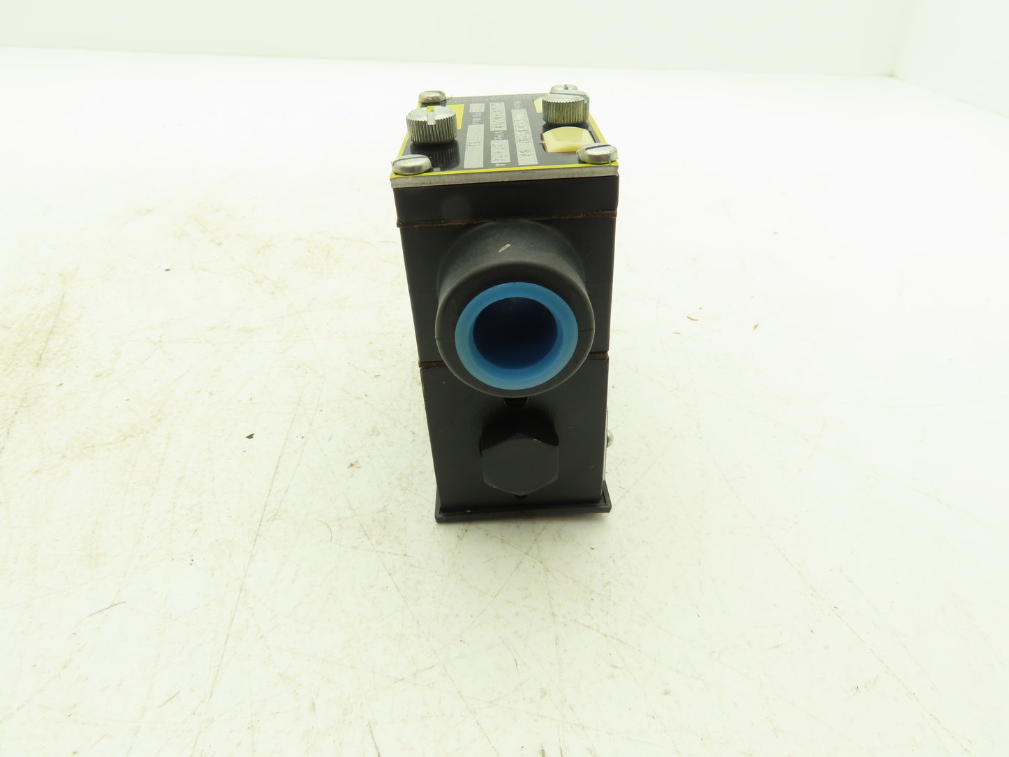 Parker D1VW20H570YF Hydraulic Directional Solenoid Pilot Valve 2-Pos D03 120V