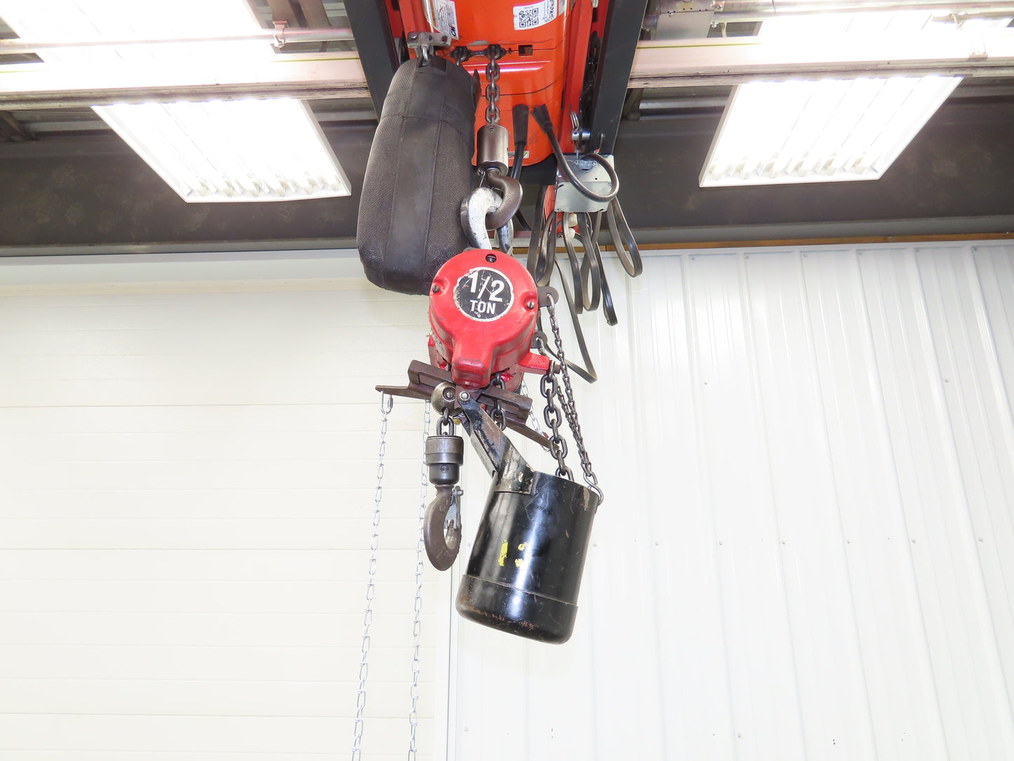 Aro 7776E 1/2 Ton 1000lb Pneumatic Air Chain Hoist 22' Lift 15' Pull Chain