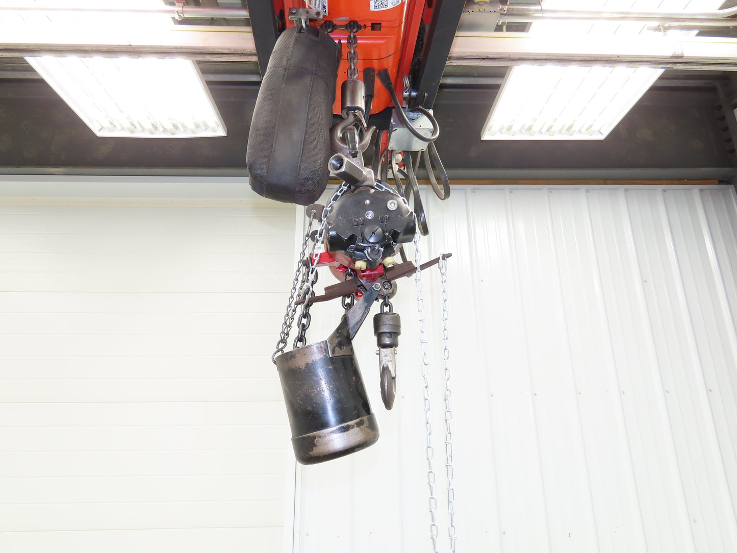 Aro 7776E 1/2 Ton 1000lb Pneumatic Air Chain Hoist 22' Lift 15' Pull Chain