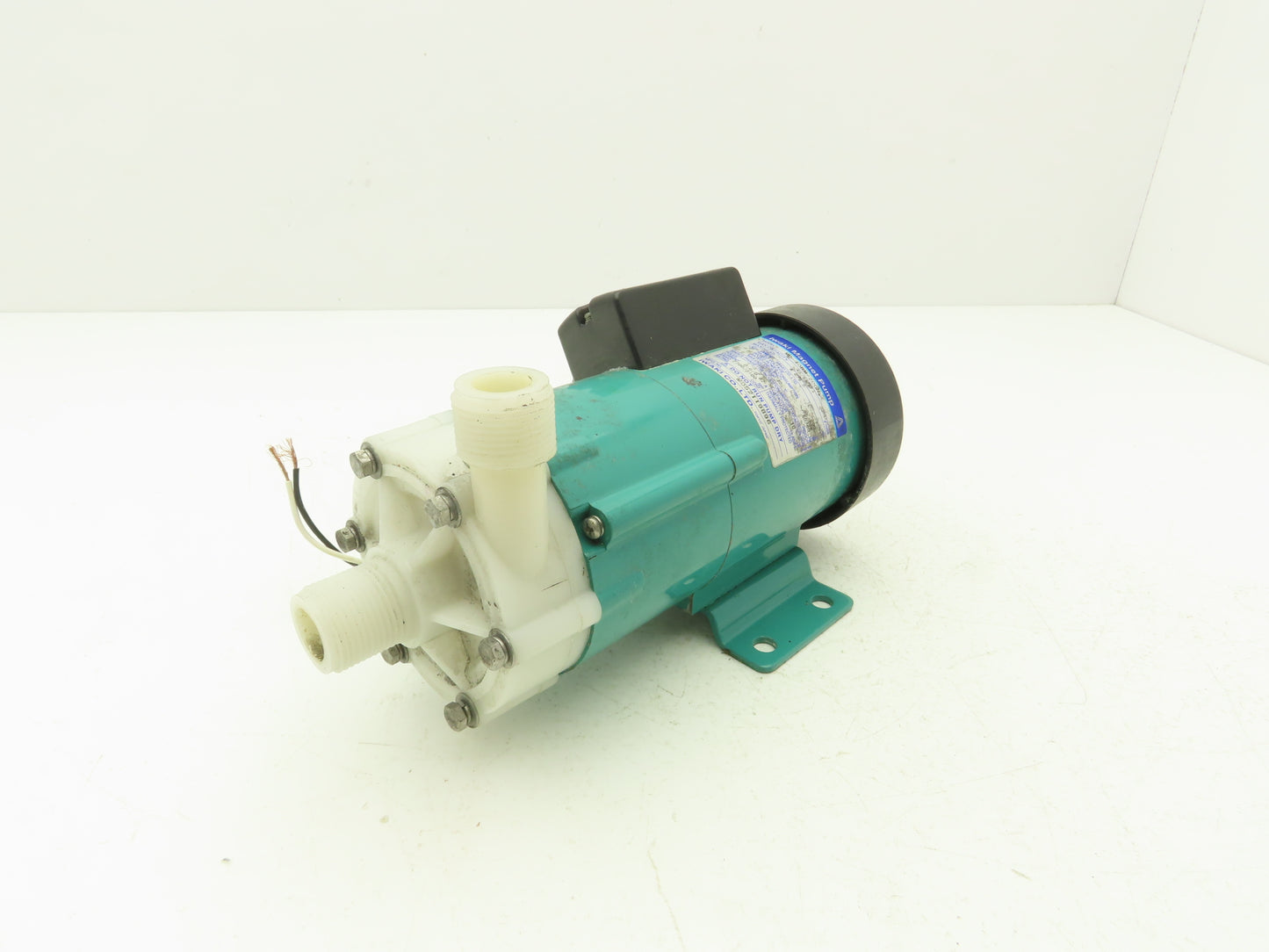 Iwaki MD-40RM Magnetic Drive Water Pump 3/4"Poly Plastic 220V 3PH 52 L/min