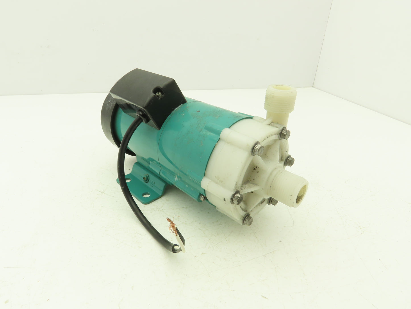 Iwaki MD-40RM Magnetic Drive Water Pump 3/4"Poly Plastic 220V 3PH 52 L/min