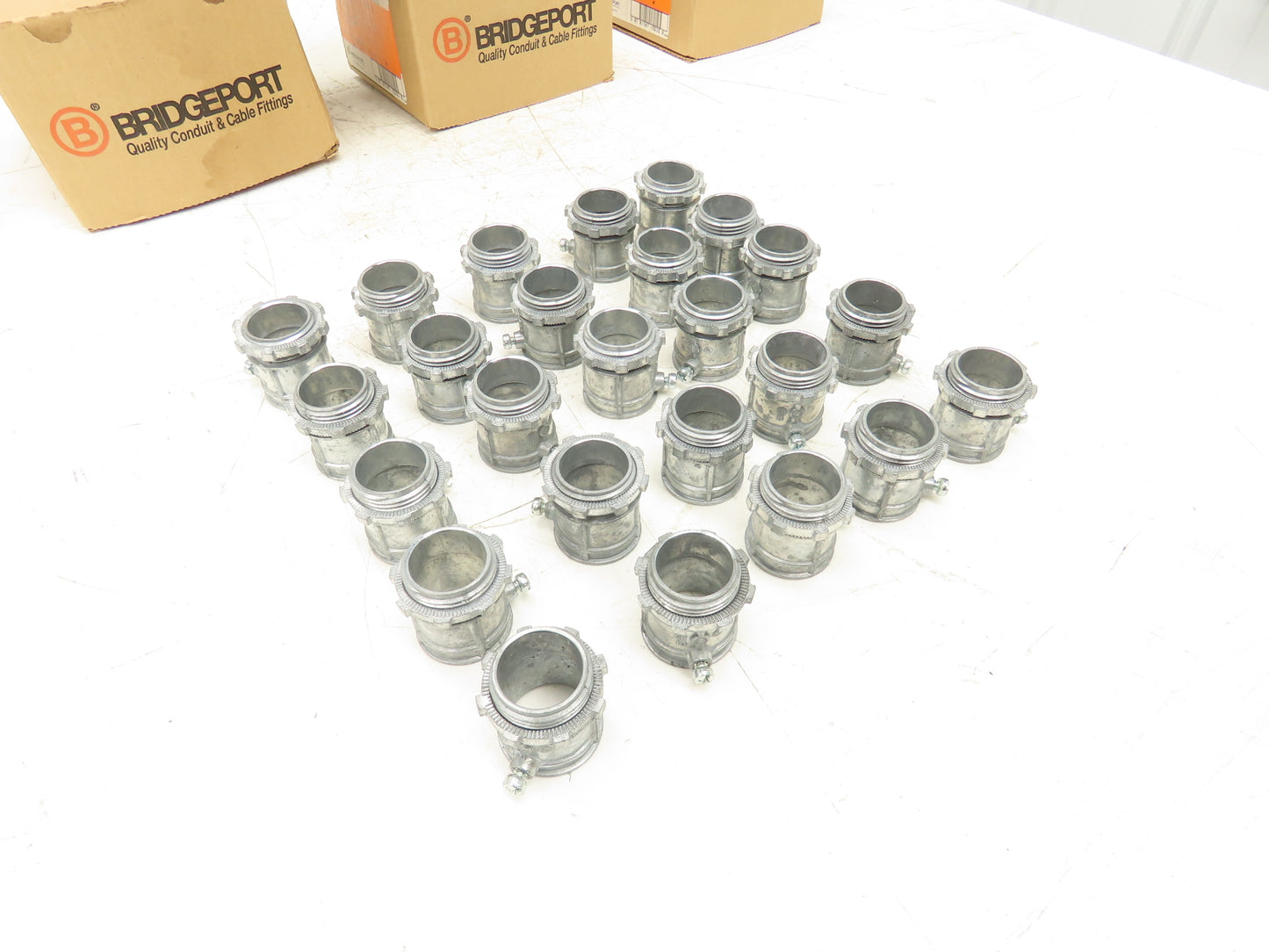 Bridgeport 232-DC2 EMT 3/4" Set Screw Connector 25 Per Box Lot of 5 Boxes