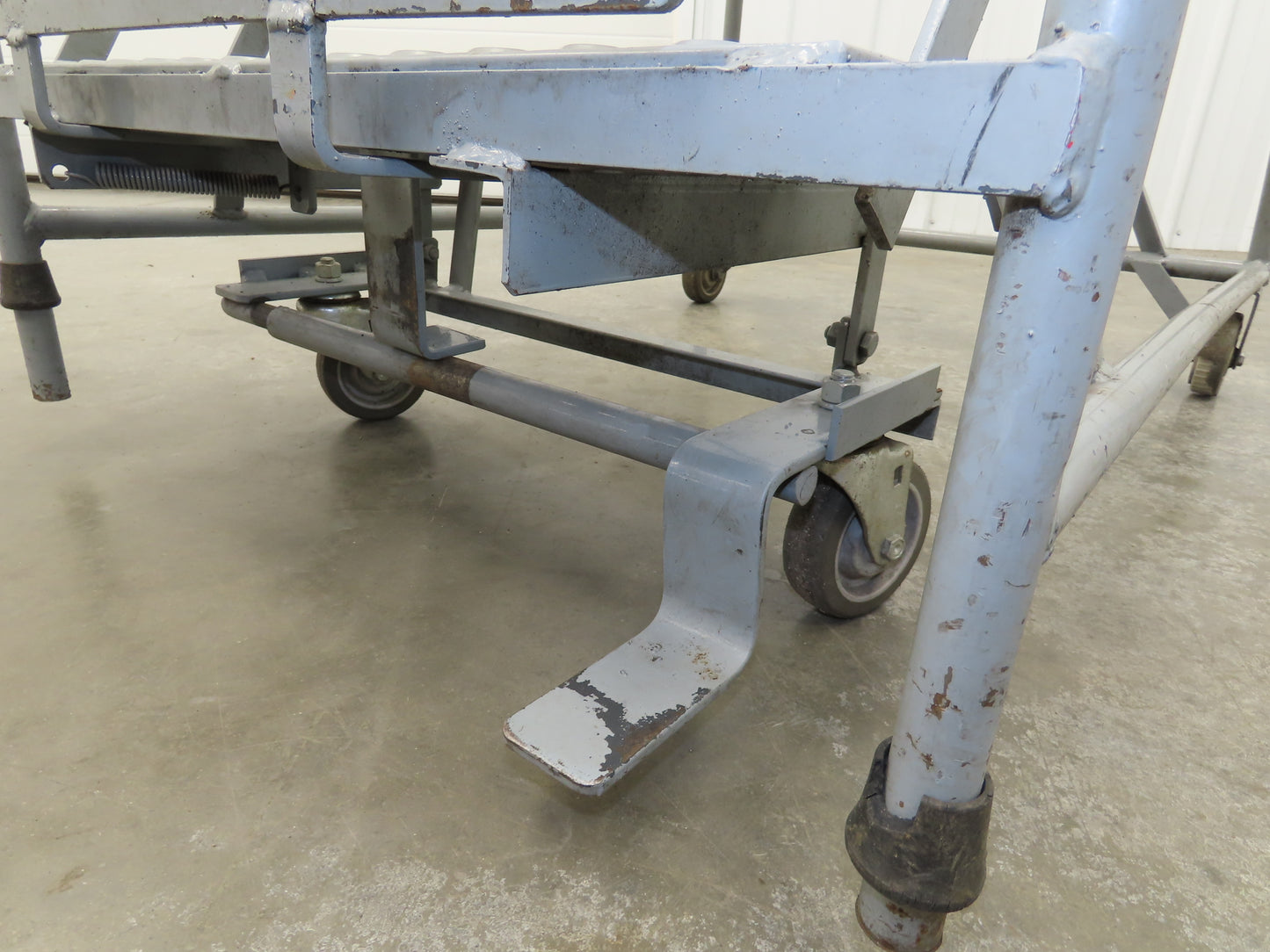 Cotterman Metal Rolling Ladder 5-Step 50"H Platform 24x7"Tread 80"H 30"W 450Lb