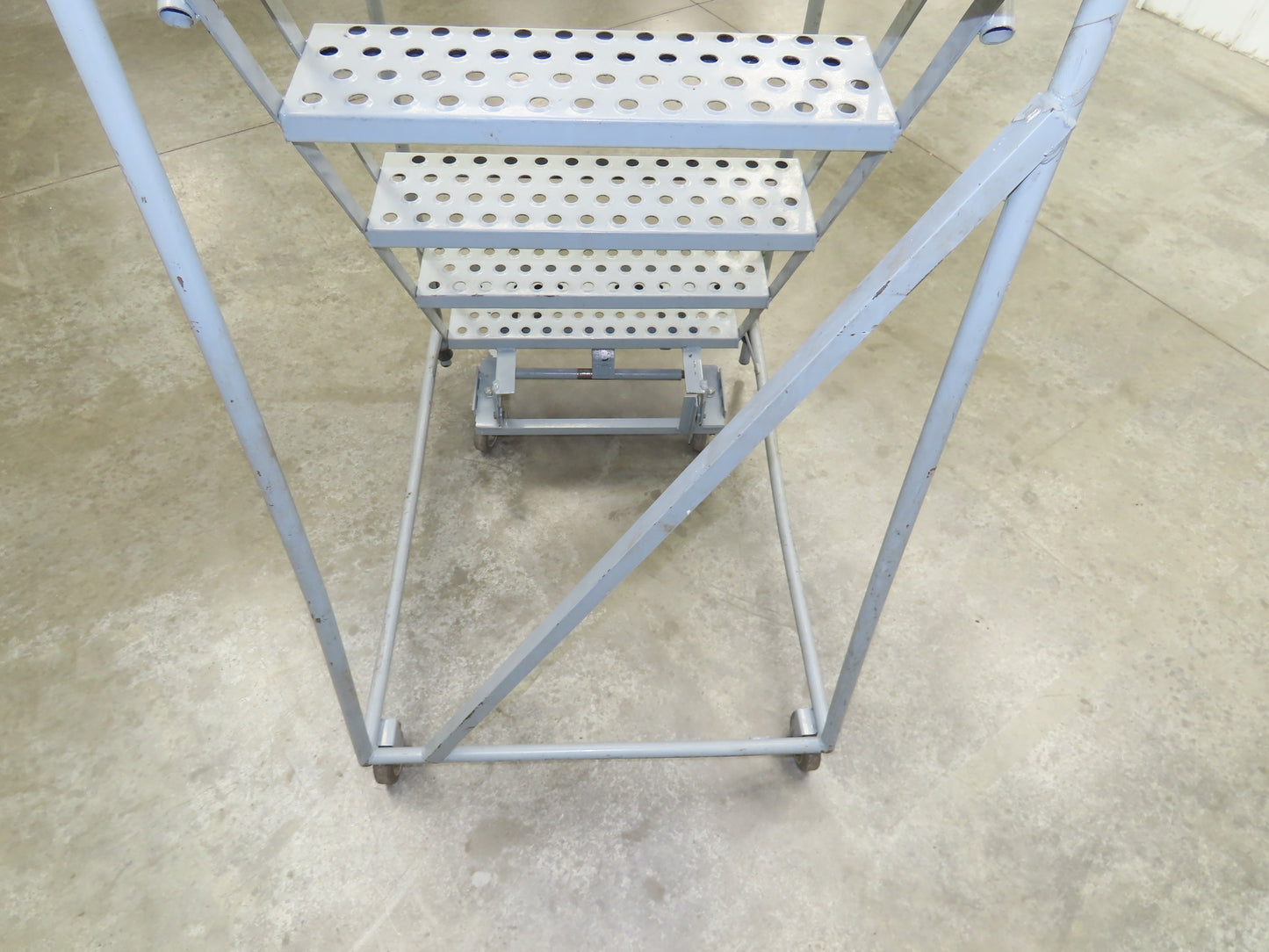 Cotterman Metal Rolling Ladder 5-Step 50"H Platform 24x7"Tread 80"H 30"W 450Lb