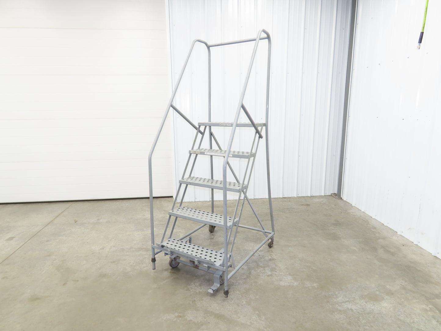 Cotterman Metal Rolling Ladder 5-Step 50"H Platform 24x7"Tread 80"H 30"W 450Lb