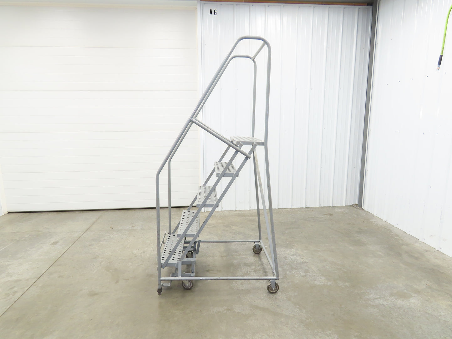 Cotterman Metal Rolling Ladder 5-Step 50"H Platform 24x7"Tread 80"H 30"W 450Lb