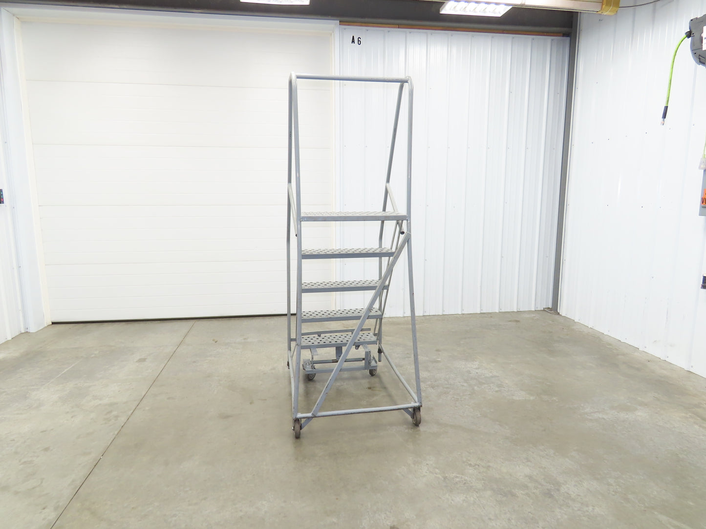 Cotterman Metal Rolling Ladder 5-Step 50"H Platform 24x7"Tread 80"H 30"W 450Lb