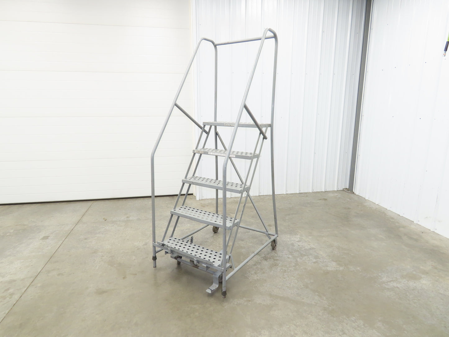Cotterman Metal Rolling Ladder 5-Step 50"H Platform 24x7"Tread 80"H 30"W 450Lb