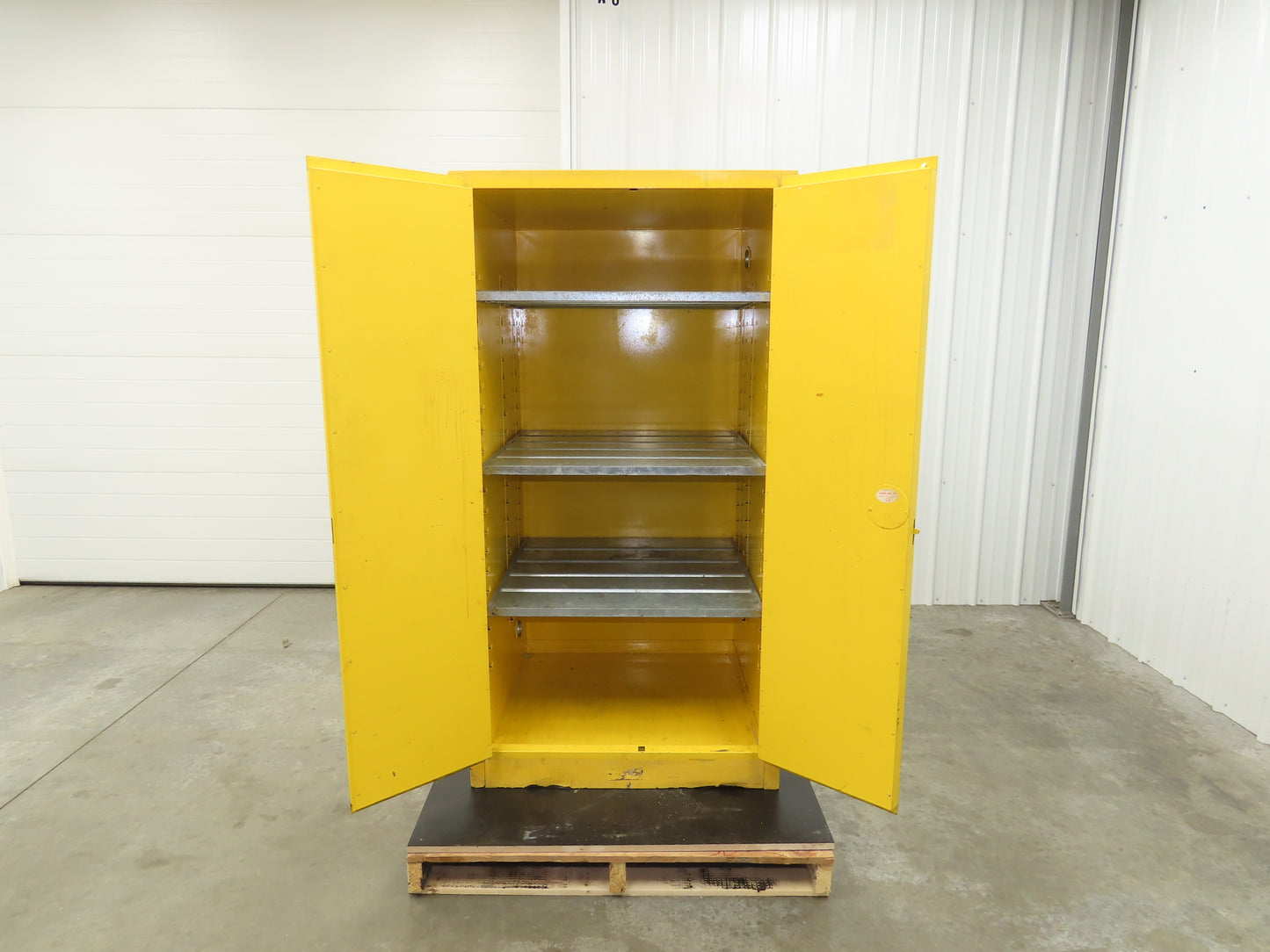 Justrite 25600 Flammable Safety Cabinet 60 Gallon Yellow Flammable Liquid