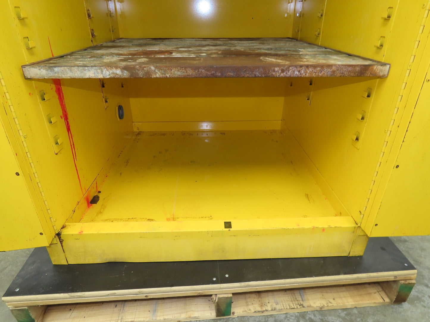 Justrite 25600 Flammable Safety Cabinet 60 Gallon Yellow Flammable Liquid