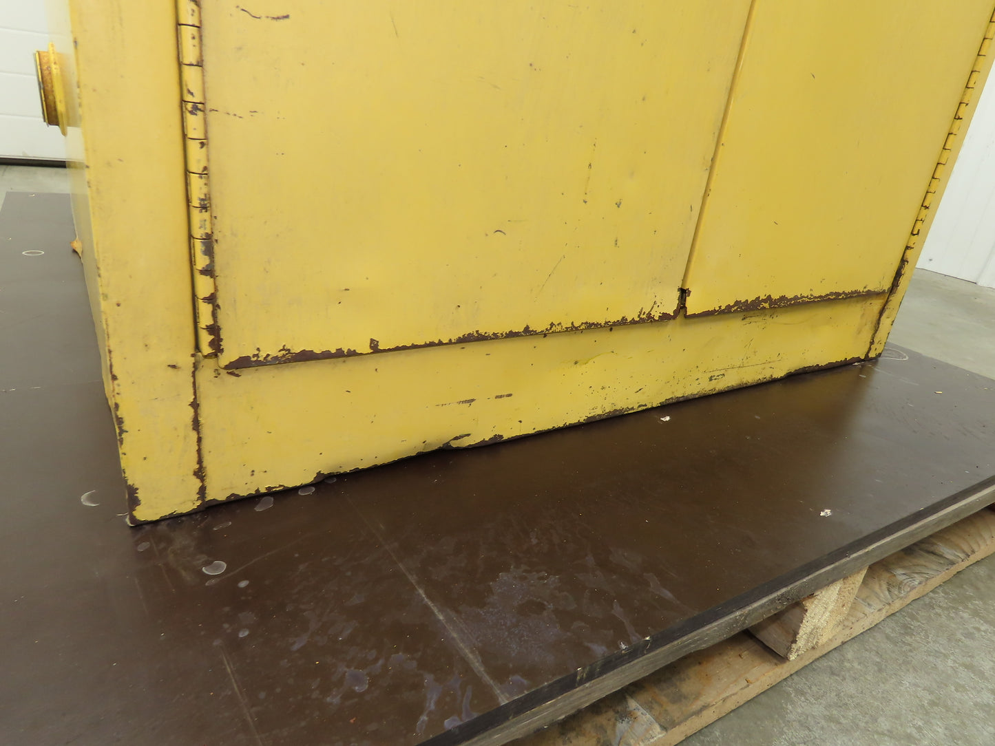 Securall Flammable Safety Cabinet 60 Gallon Yellow Flammable Liquid