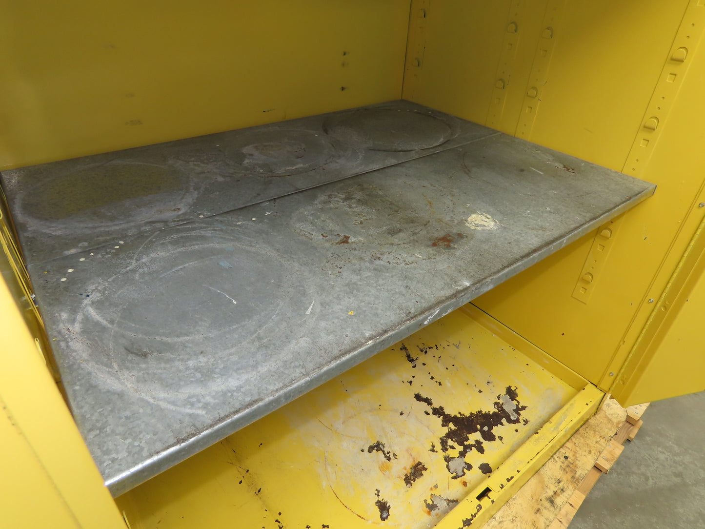 Eagle 1992 Flammable Liquid Safety Cabinet Yellow Dual Door 90 Gallon 43x34x65"