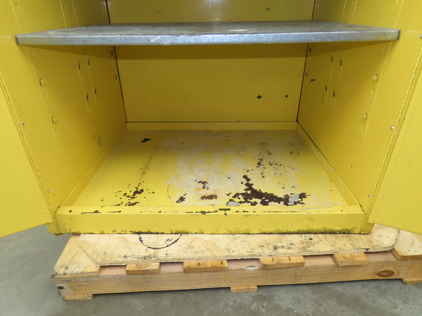 Eagle 1992 Flammable Liquid Safety Cabinet Yellow Dual Door 90 Gallon 43x34x65"
