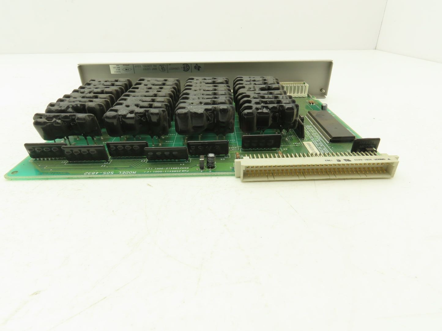 Siemens 505-4832 Digital Output Module PLC Rack E-Stand 110/220 AC Output