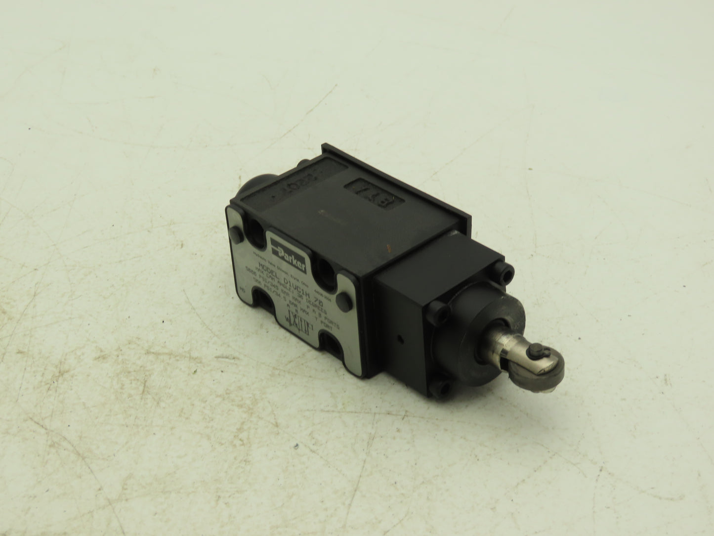 Parker D1VC1H 70 Directional Control Valve 2-Position Cam Roller 5000 PSI