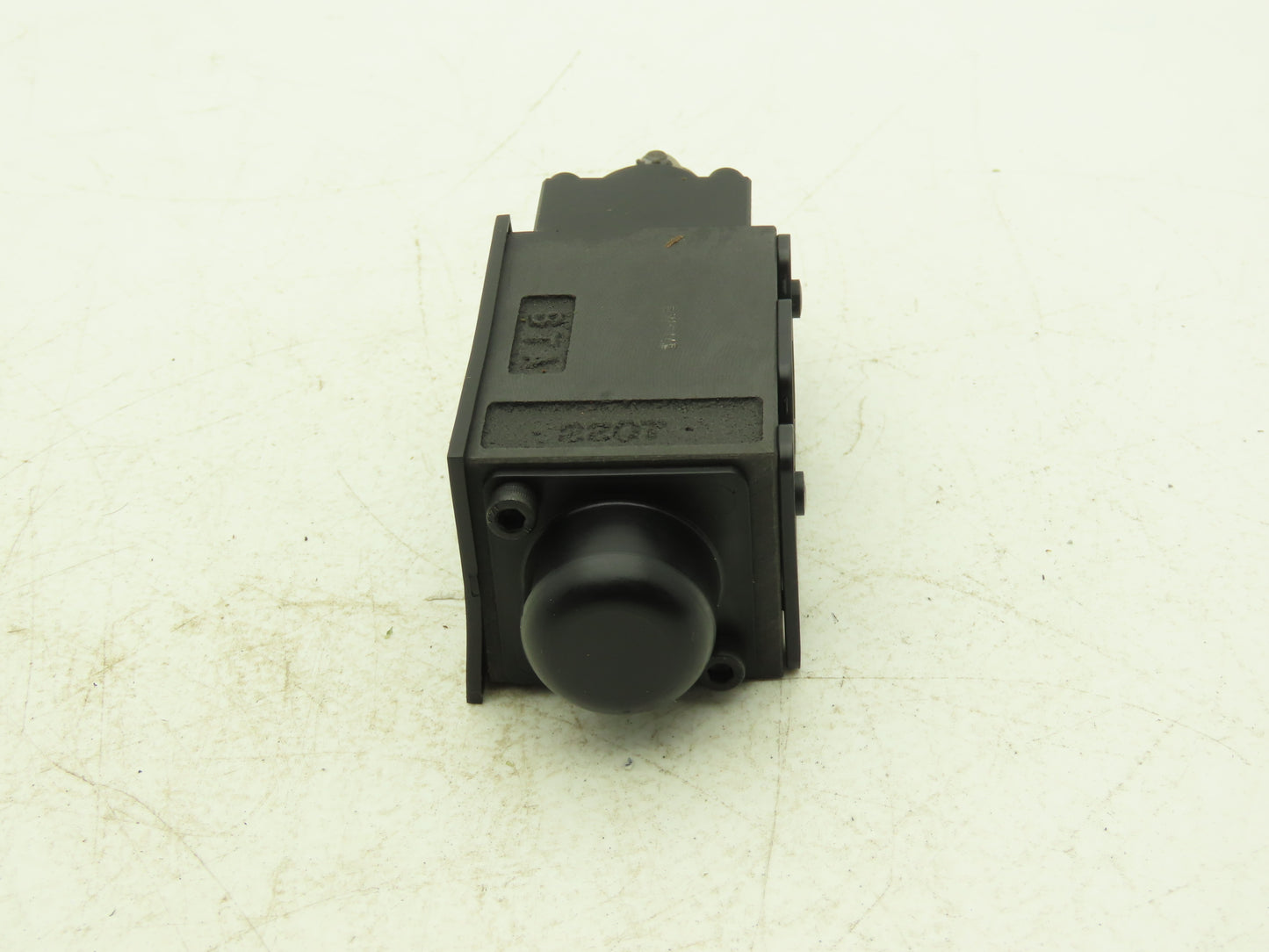 Parker D1VC1H 70 Directional Control Valve 2-Position Cam Roller 5000 PSI