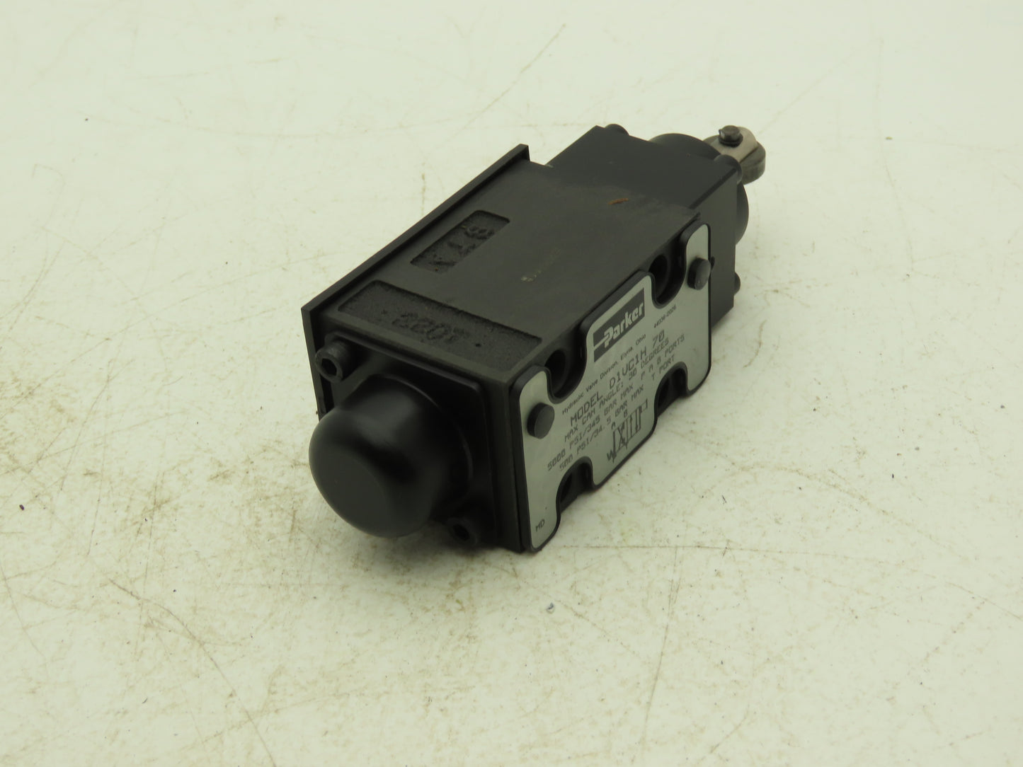 Parker D1VC1H 70 Directional Control Valve 2-Position Cam Roller 5000 PSI