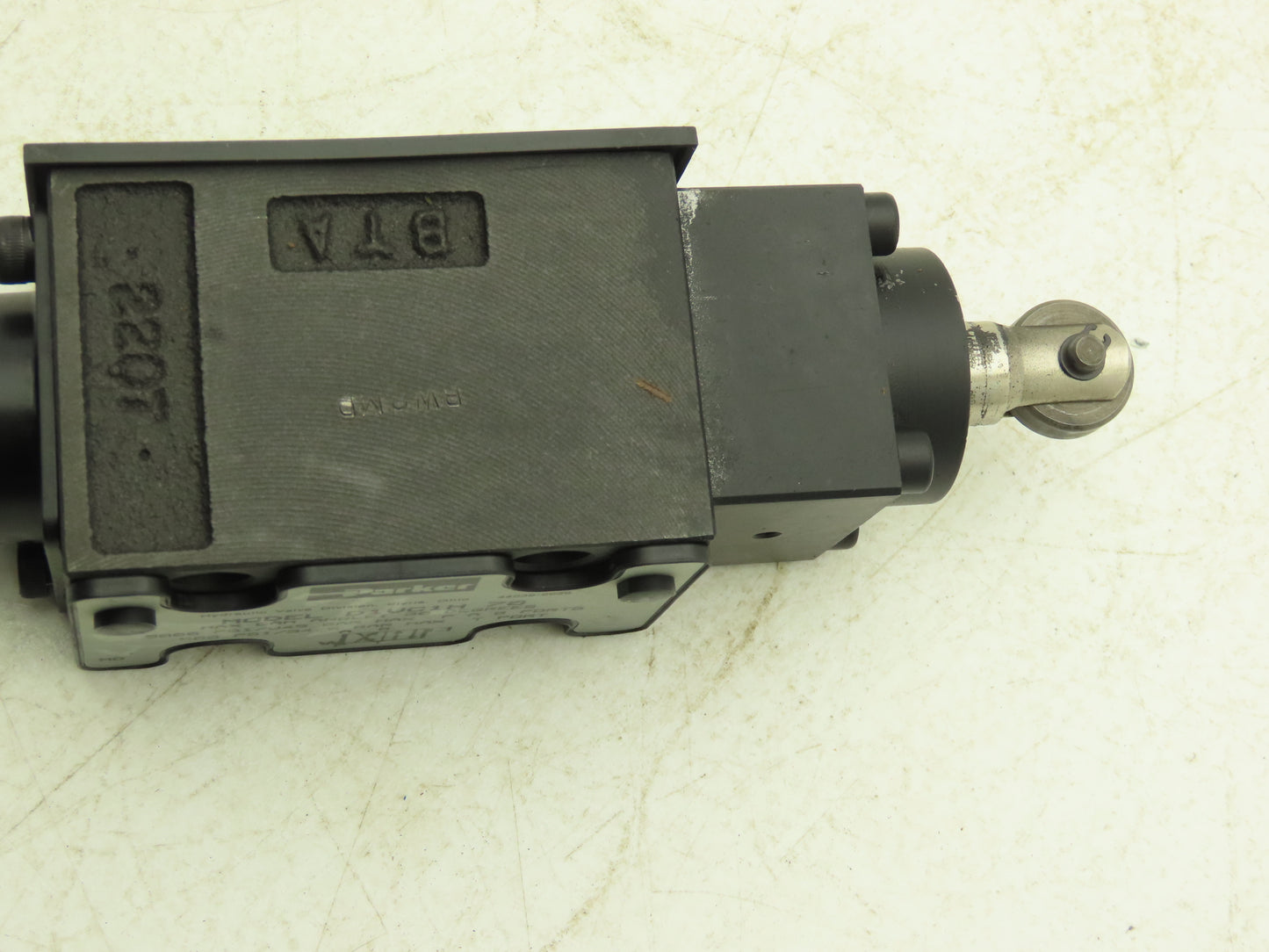 Parker D1VC1H 70 Directional Control Valve 2-Position Cam Roller 5000 PSI