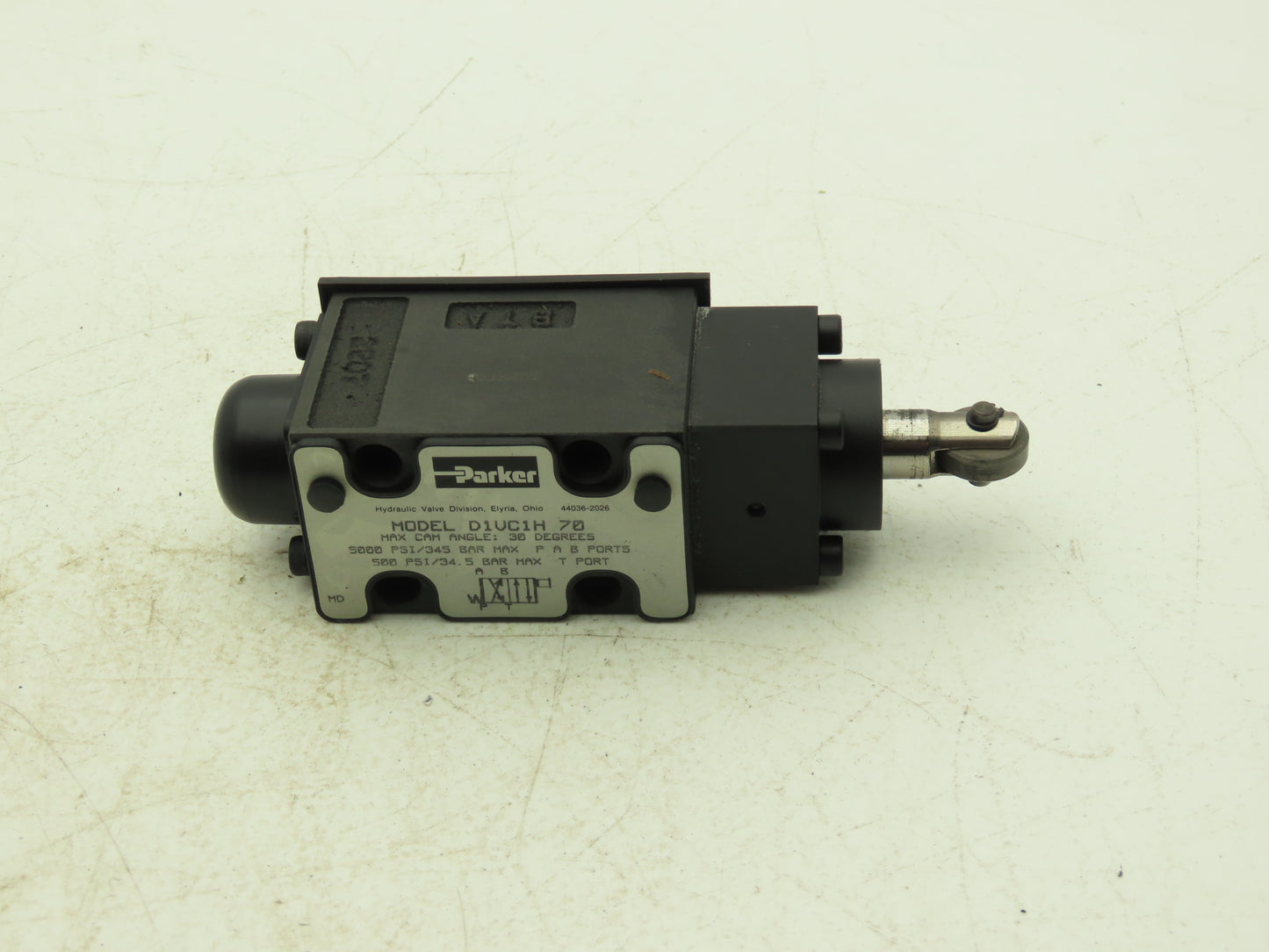 Parker D1VC1H 70 Directional Control Valve 2-Position Cam Roller 5000 PSI