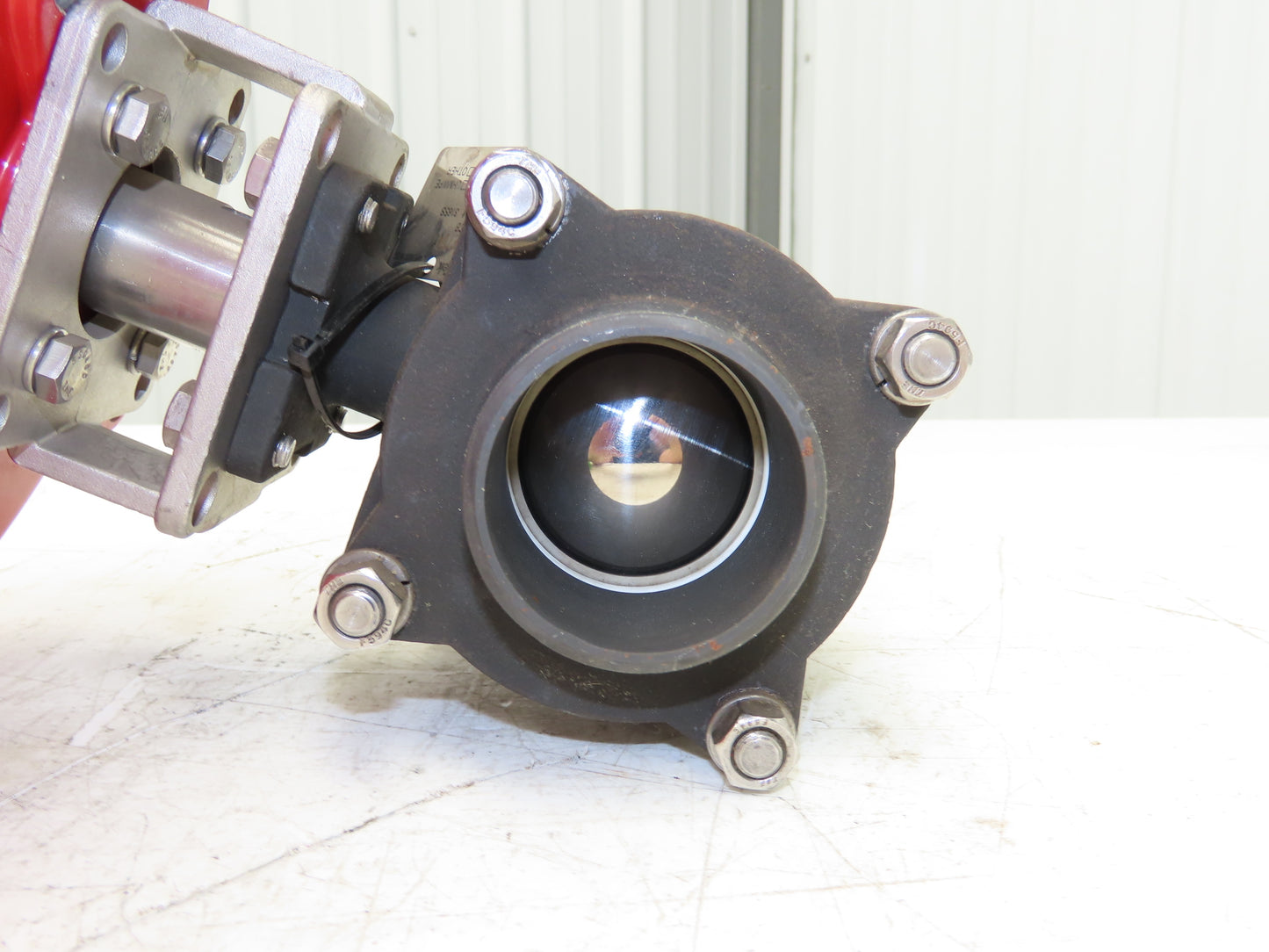 Bray Series 70 Electric Actuator 70-0081-113D0-536 w/ 2" NPT 3-Piece Ball Valve