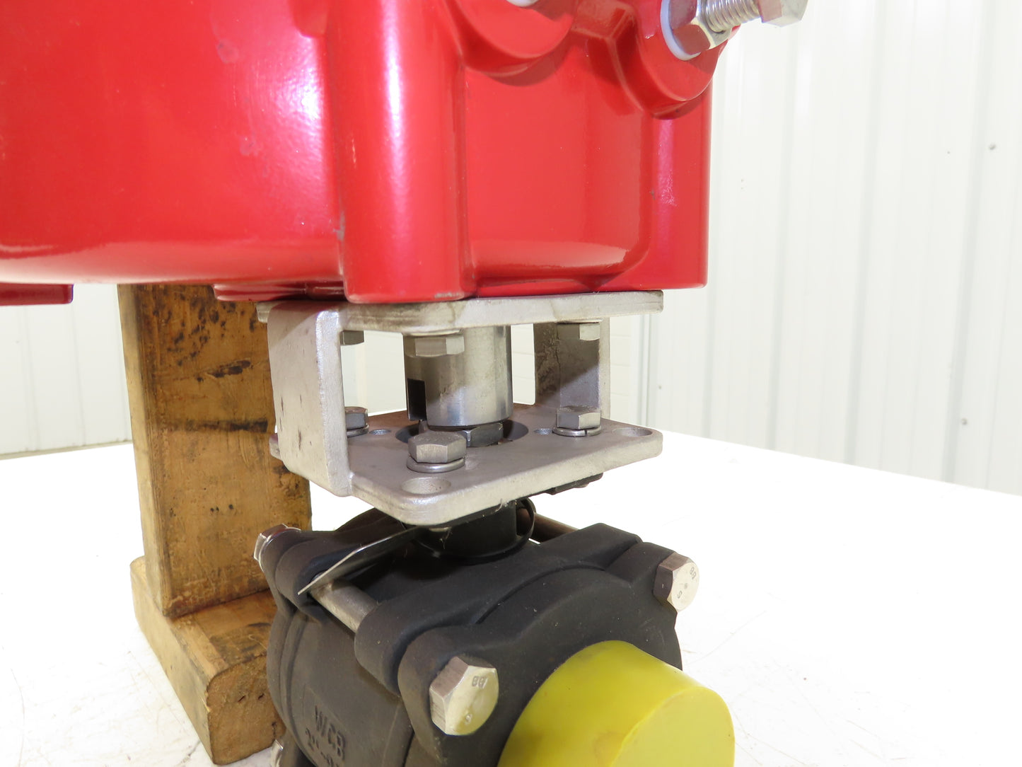 Bray Series 70 Electric Actuator 70-0081-113D0-536 w/ 2" NPT 3-Piece Ball Valve