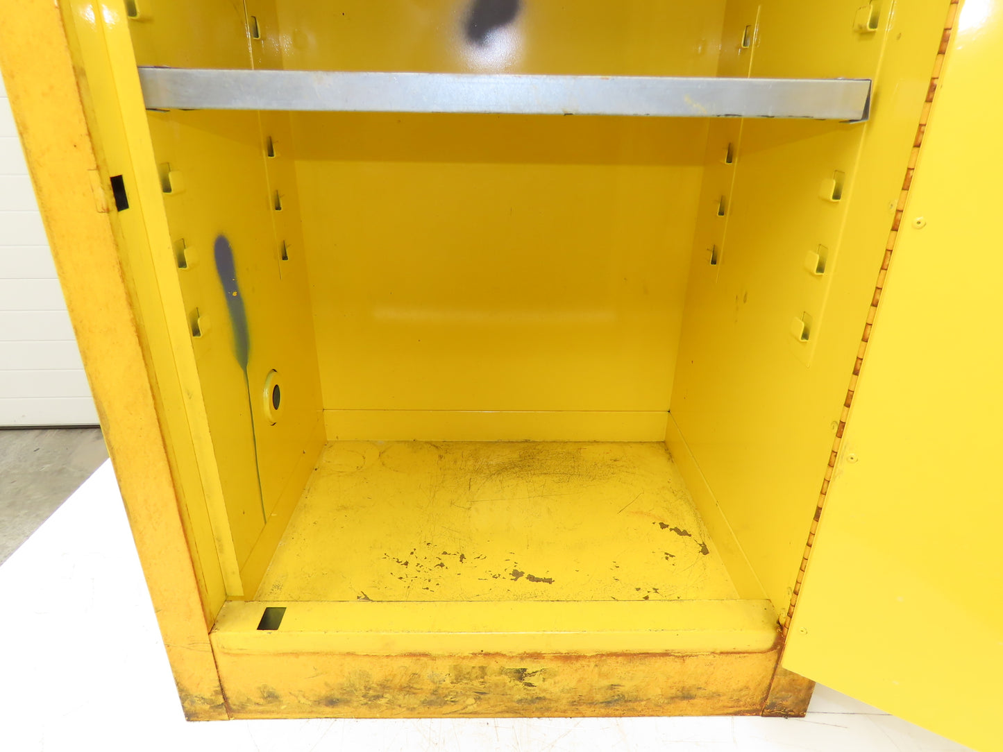 Justrite 25710 Suregrip Flammable Safety Cabinet 12 Gal Yellow Manual Close