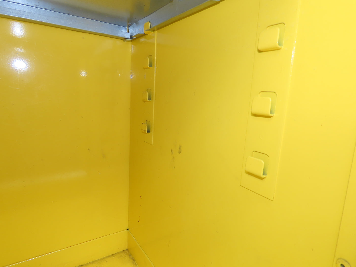 Justrite 25710 Suregrip Flammable Safety Cabinet 12 Gal Yellow Manual Close