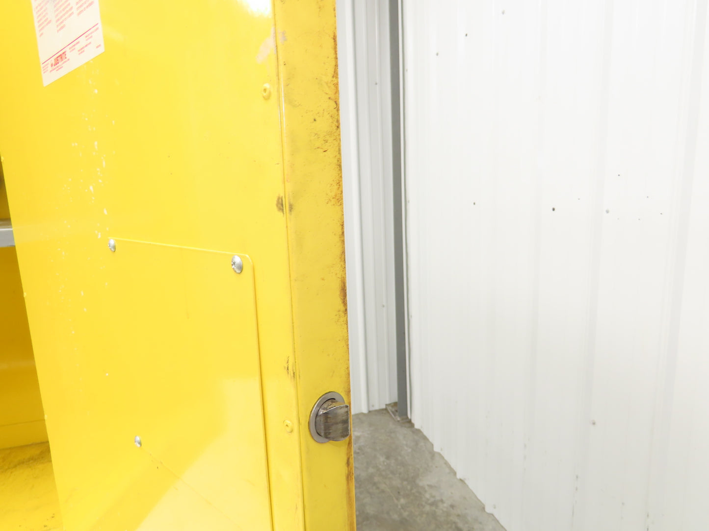 Justrite 25710 Suregrip Flammable Safety Cabinet 12 Gal Yellow Manual Close