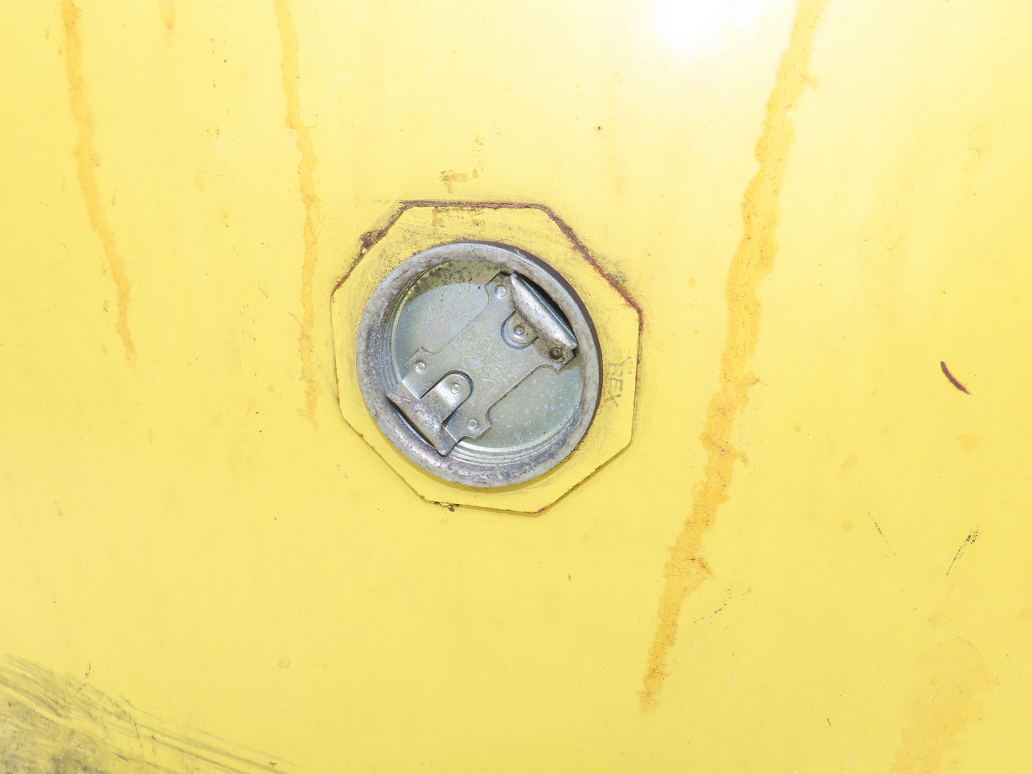 Justrite 25710 Suregrip Flammable Safety Cabinet 12 Gal Yellow Manual Close