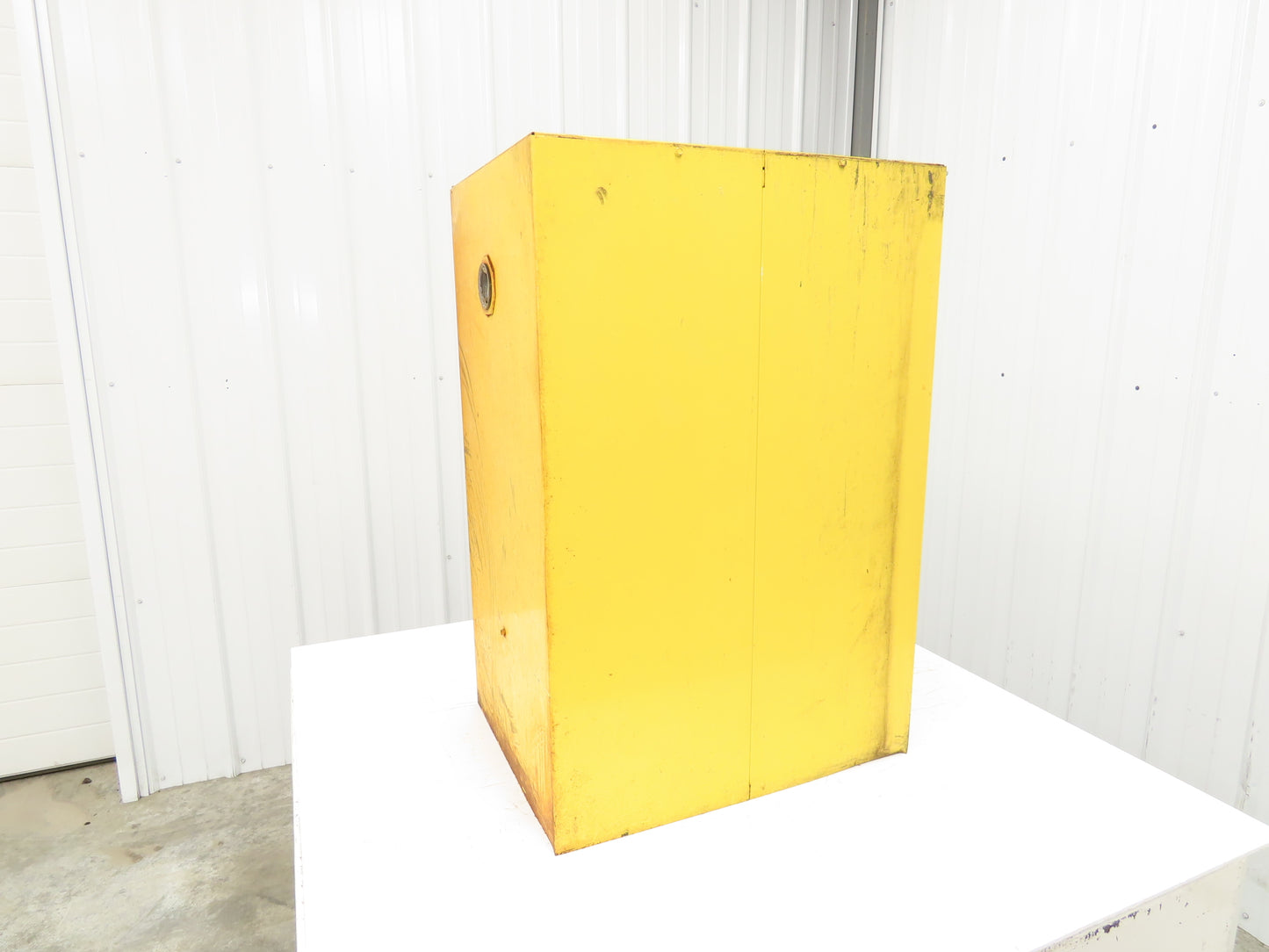 Justrite 25710 Suregrip Flammable Safety Cabinet 12 Gal Yellow Manual Close