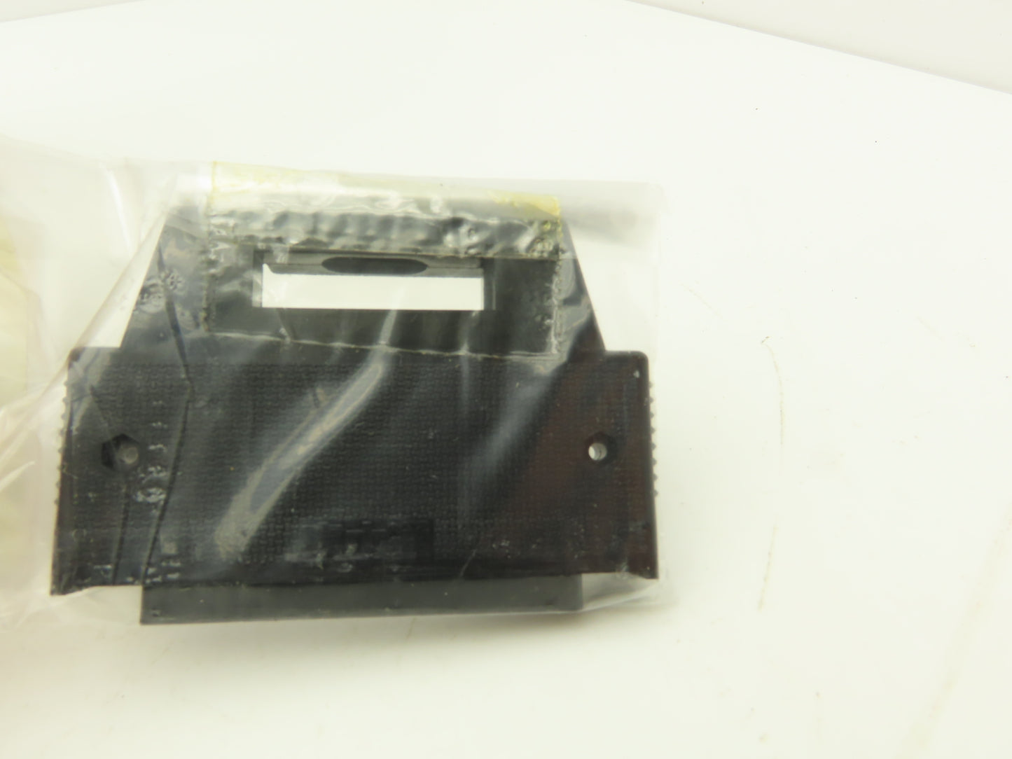 Sharp ZW-64S2 Output I/O Module DC 5/12/24VDC W/ 3K144010B Printed Circuit Board