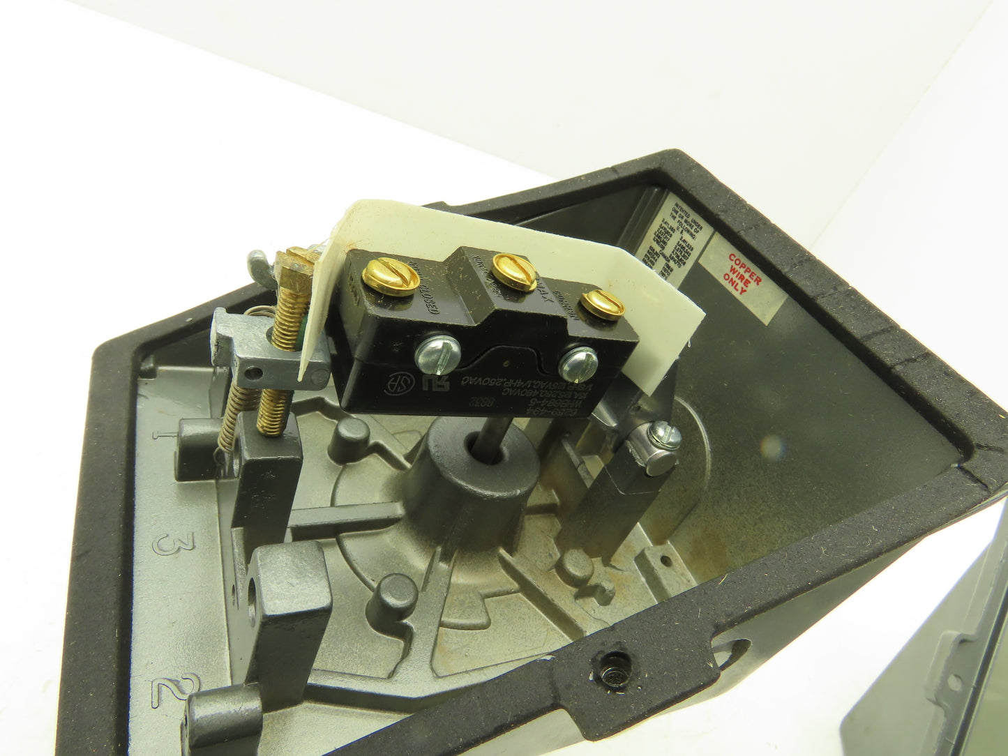 United Electric J400K 559 9990 Differential Pressure Switch Adjustable Deadband