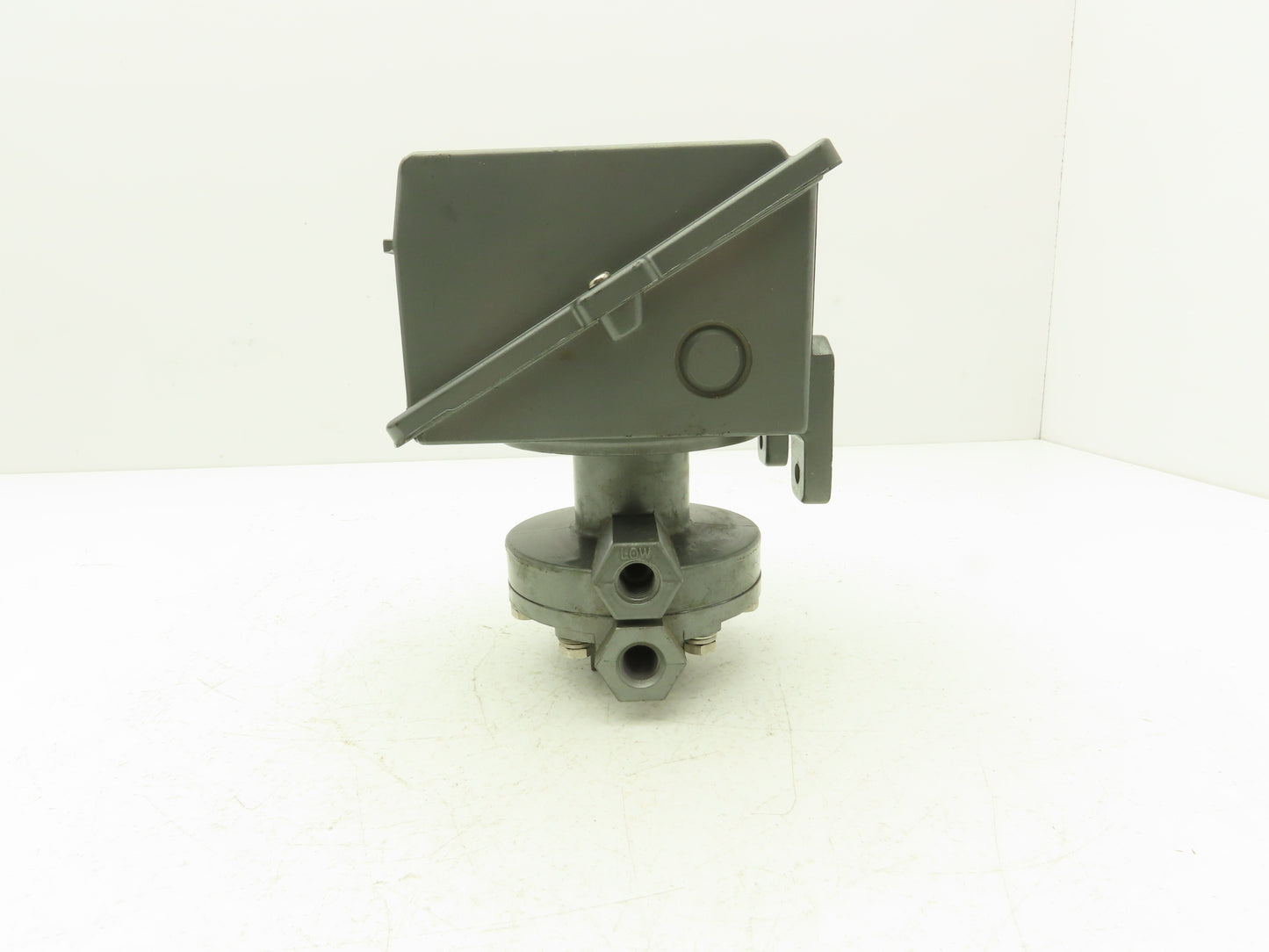 United Electric J400K 559 9990 Differential Pressure Switch Adjustable Deadband