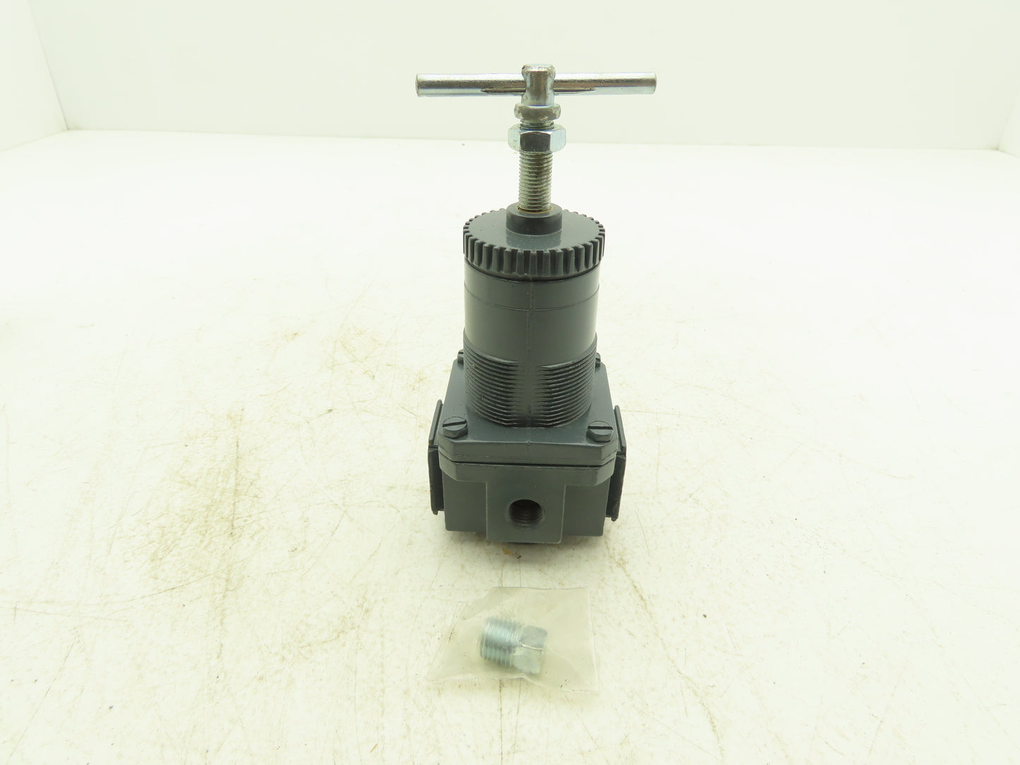 Arrow R352T Pneumatic Air Line Regulator 1/4" NPT 125psi Series R35 Lot of 6