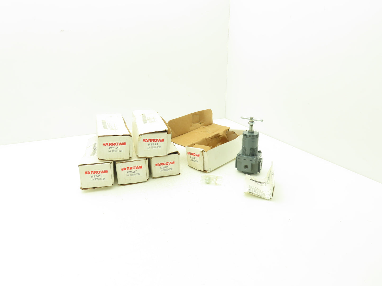 Arrow R352T Pneumatic Air Line Regulator 1/4" NPT 125psi Series R35 Lot of 6