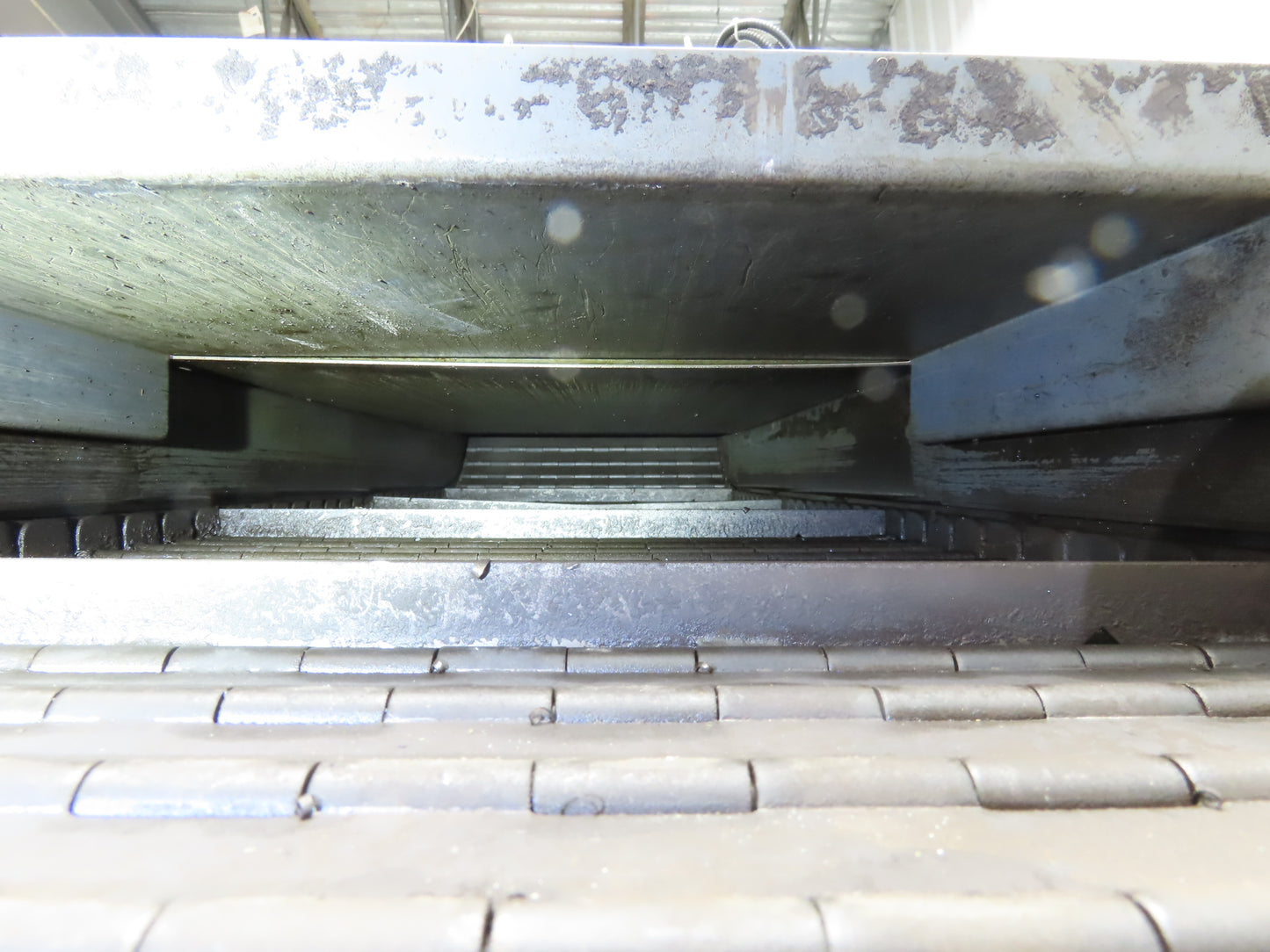 Hakusan 8' Chip Conveyor 17"W x 60" Infeed 45-49"H Discharge 230V 3PH