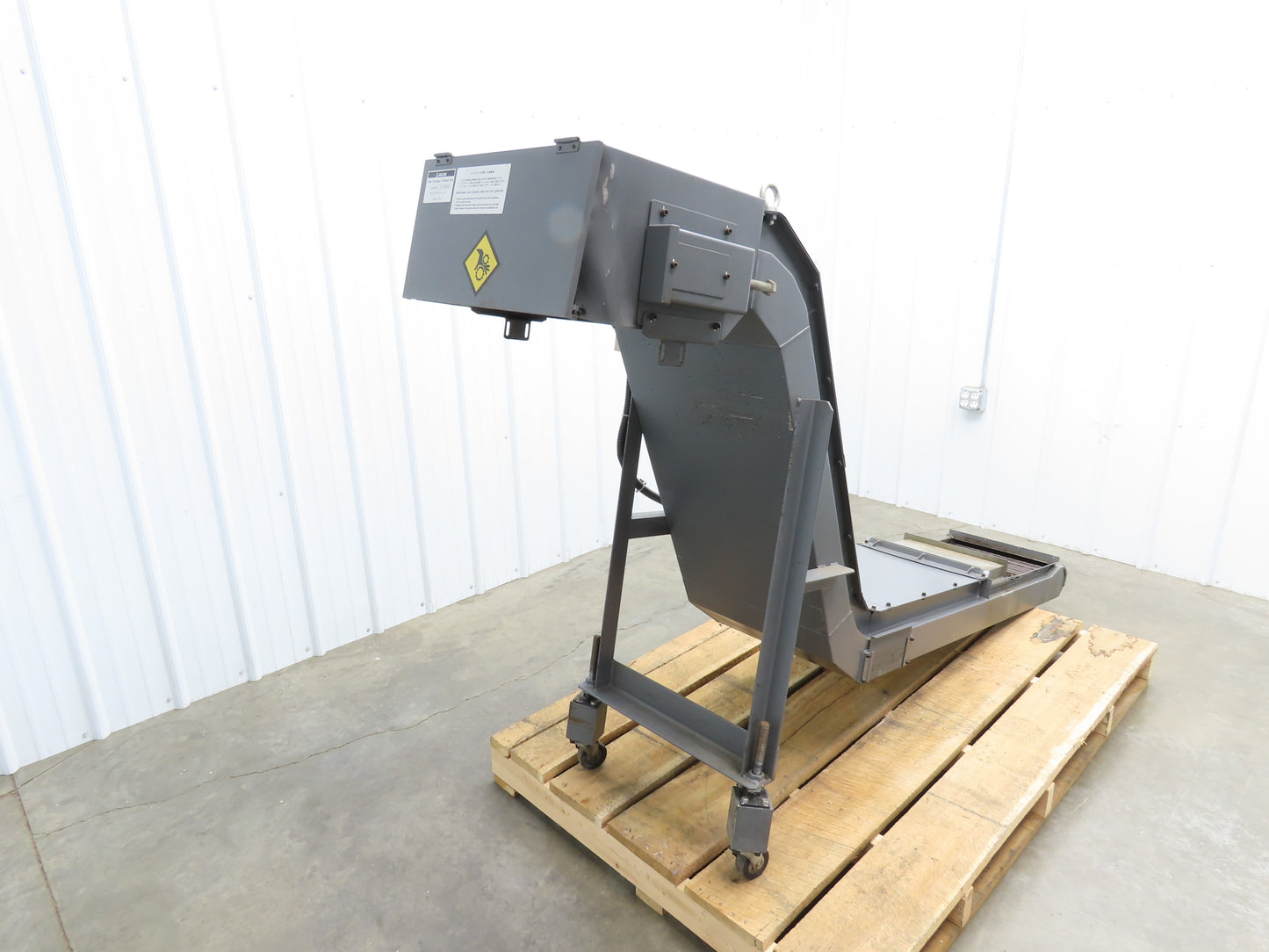 Hakusan 8' Chip Conveyor 17"W x 60" Infeed 45-49"H Discharge 230V 3PH