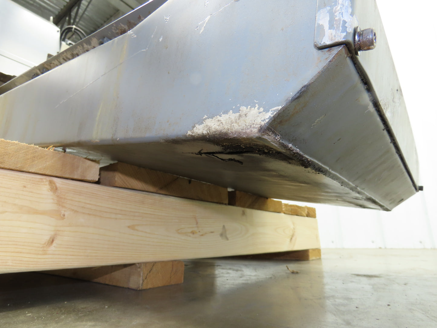 Hakusan 8' Chip Conveyor 17"W x 60" Infeed 45-49"H Discharge 230V 3PH