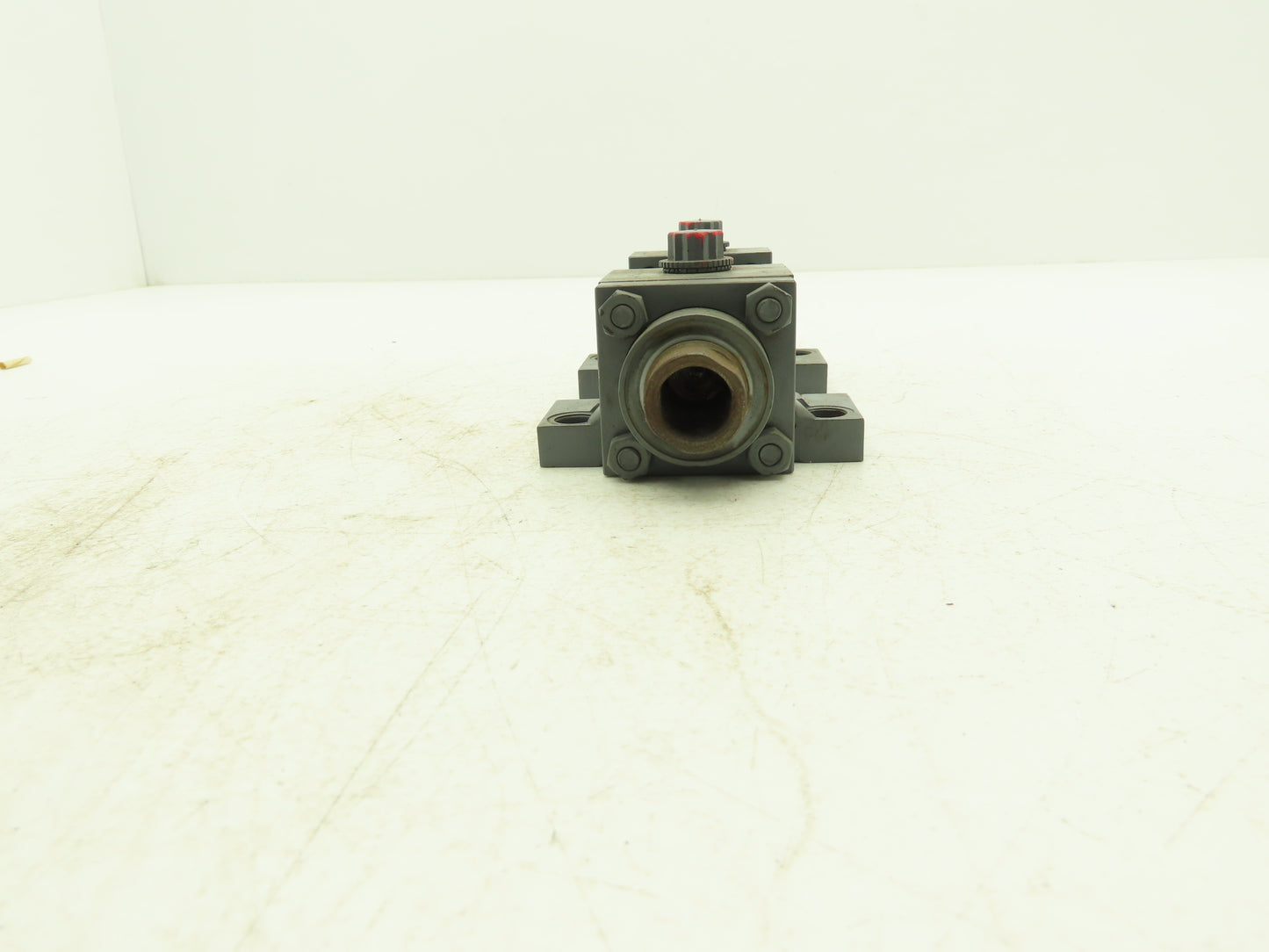 Miller A72R4N Pneumatic Air Cylinder 1.5" Bore 1" Stroke 250psi Lug Foot Mount